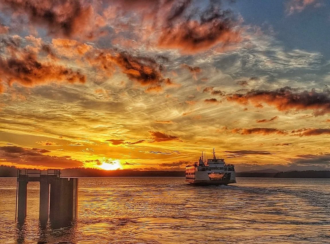 Off to Bainbridge Island. 🌅

📸 @wsferries 

#poulsbowashington #bainbridge #kingstonwa #suquamish #seattle #kitsap #winslow #gigharbor #vashonisland #fridayharbor #victoriabc #porttownsend #sequimbay #rochharborresort