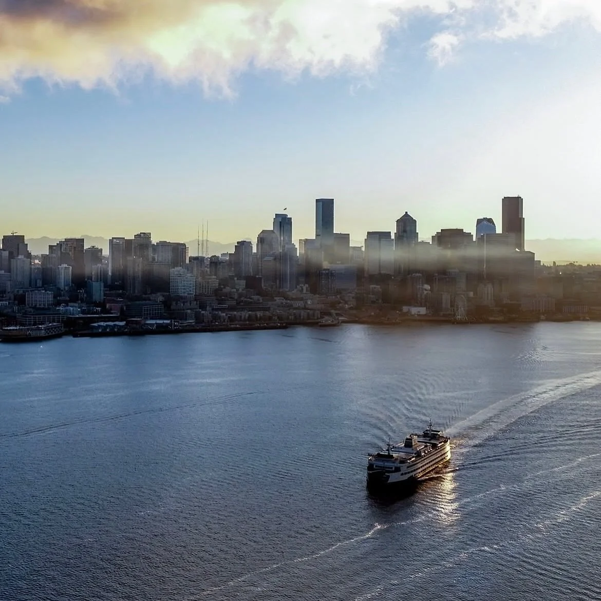 Fall the PNW. About time 🌙 

#poulsbowashington #bainbridge #kingstonwa #suquamish #seattle #kitsap #winslow #gigharbor #vashonisland #fridayharbor #victoriabc #porttownsend #sequimbay #rochharborresort #whidebyisland 

📸 @downtownseattle