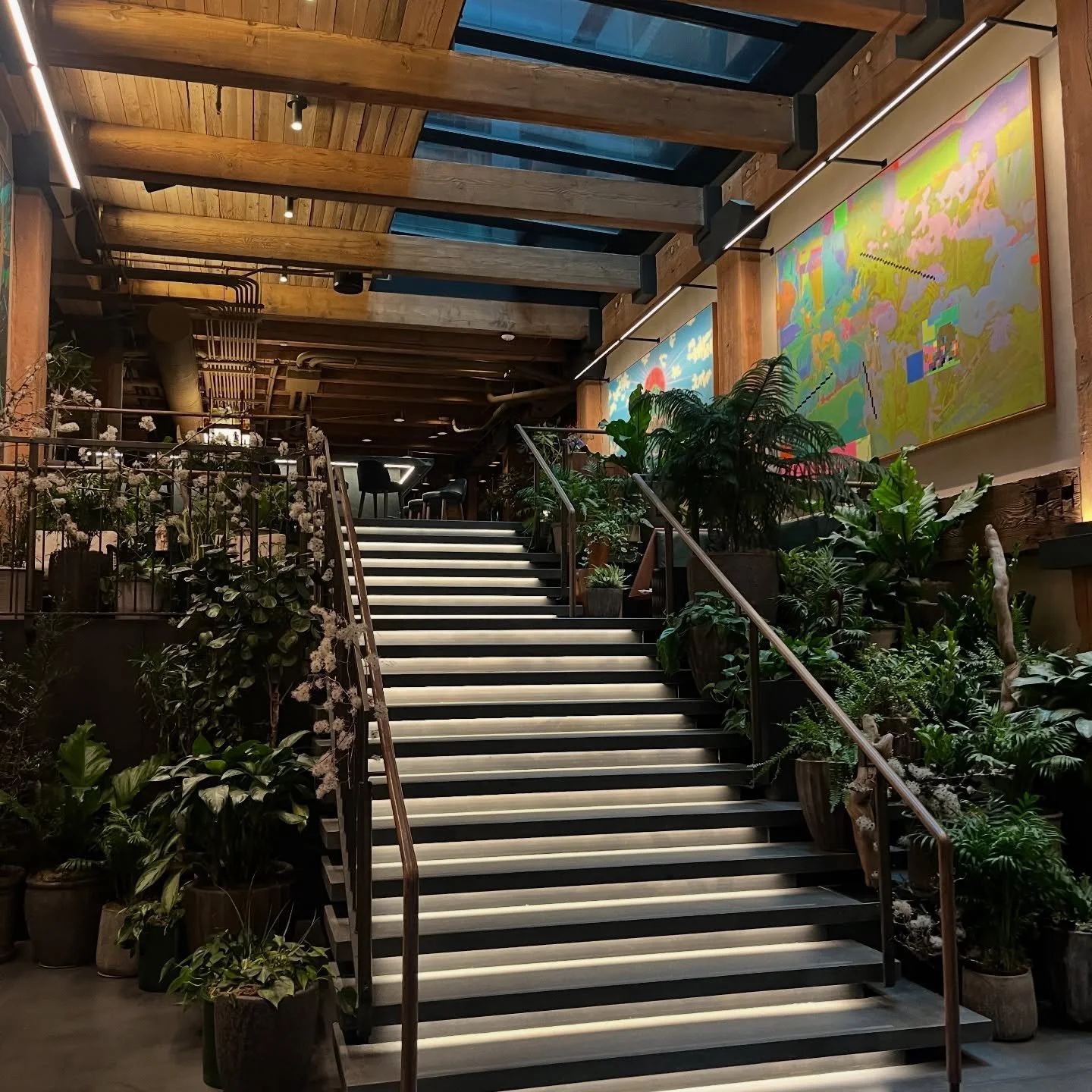 Biophilic design🌱 Steps from the ferry to the islands. Thanks for the hospitality. @populushotel_seattle

#poulsbowashington #bainbridge #kingstonwa #suquamish #seattle #kitsap #winslow #gigharbor #vashonisland #fridayharbor #victoriabc #porttownsen