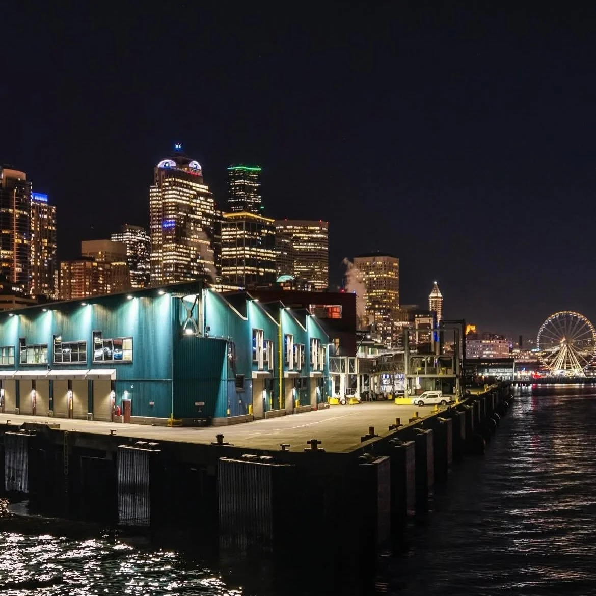 A quick stroll off the ferry. @theedgewater hotel 🍷