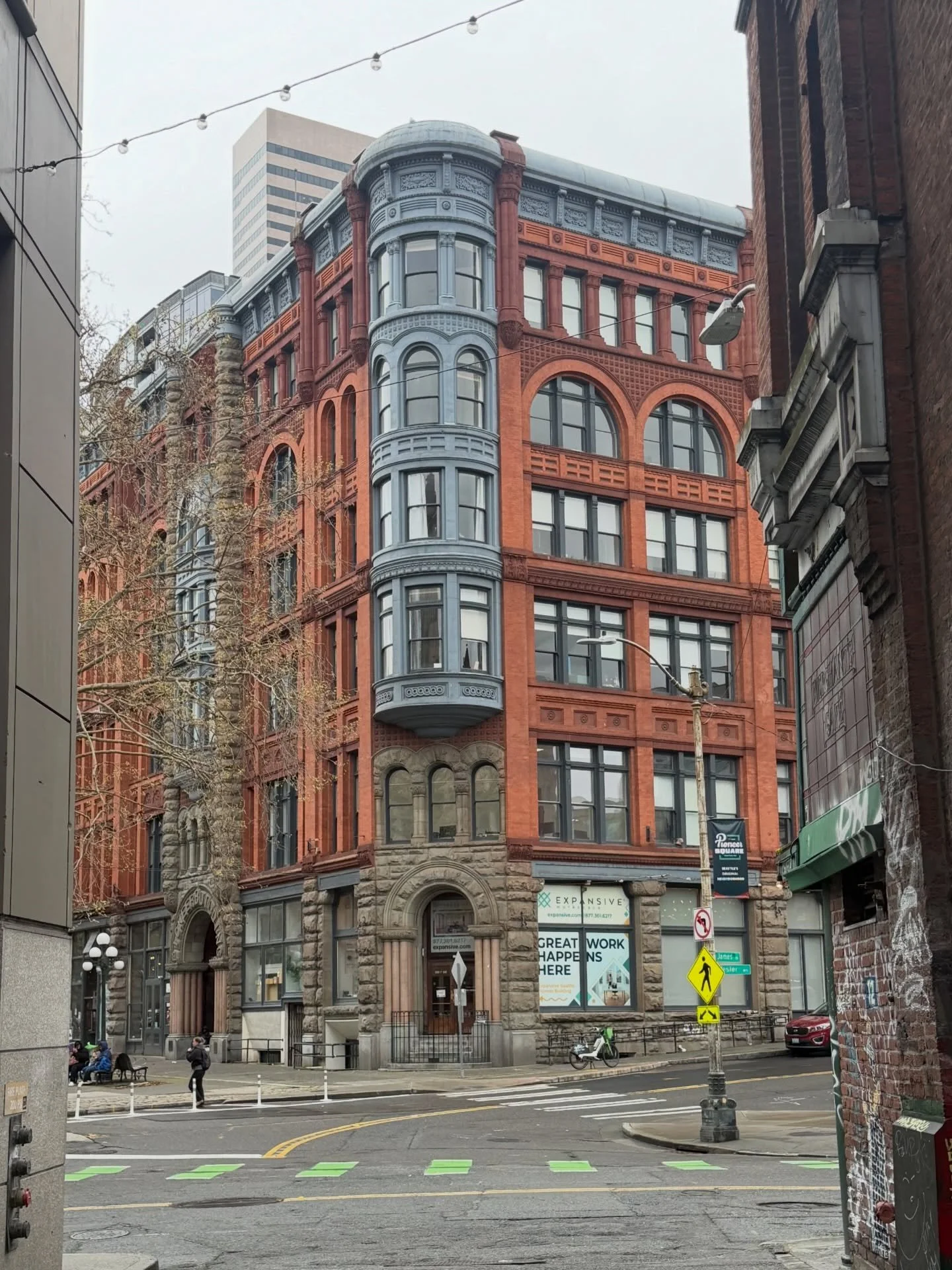 Pioneer Building. Built in 1892 with stone, brick, terra cotta and cast iron. 🧱 Easy stroll to Colman Dock.