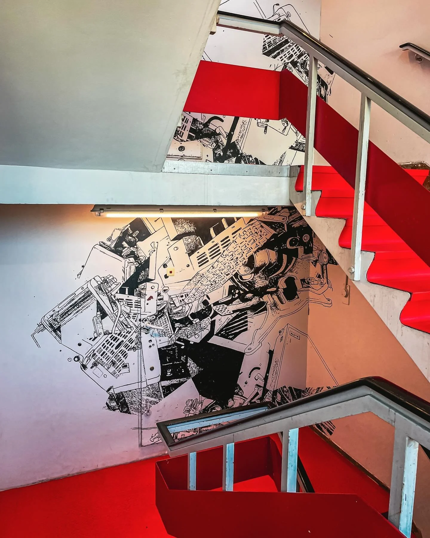 Amsterdam spam 

#amsterdam🇳🇱 #design #illustration #summer2024 #illustrationartists #interiors #designinspo  #travelphotography