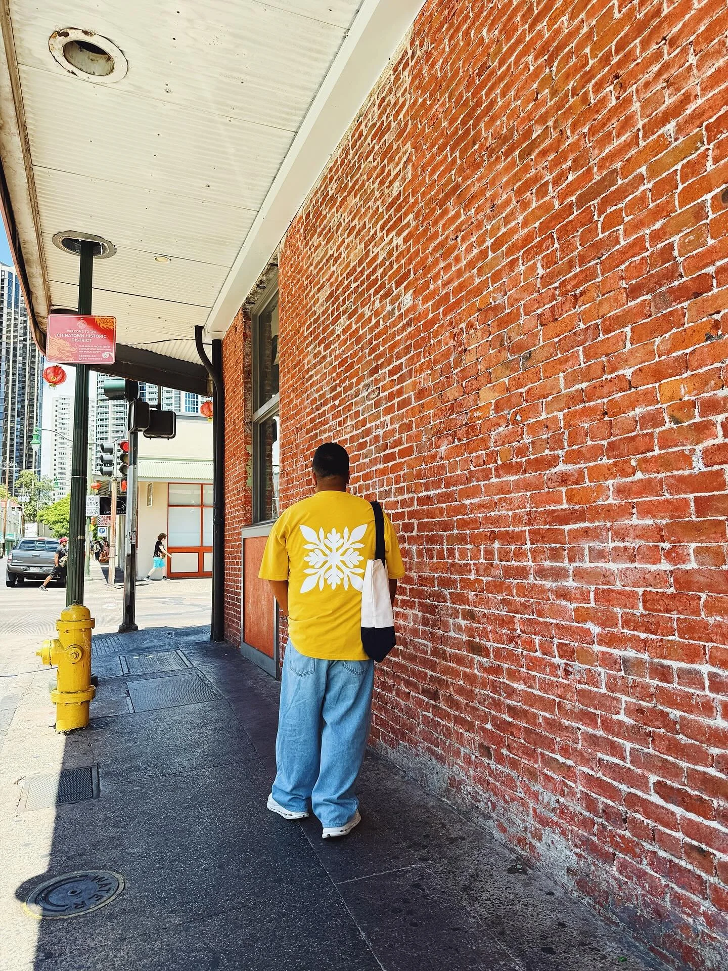 Here&rsquo;s the updated version with hashtags:

⸻

Checked out the @sunshinepeoplemarket for the first time at the Barn in @ourkakaaako.

Nice mix of student entrepreneurs and small local brands&mdash;cool to see that kind of energy in one space.

P