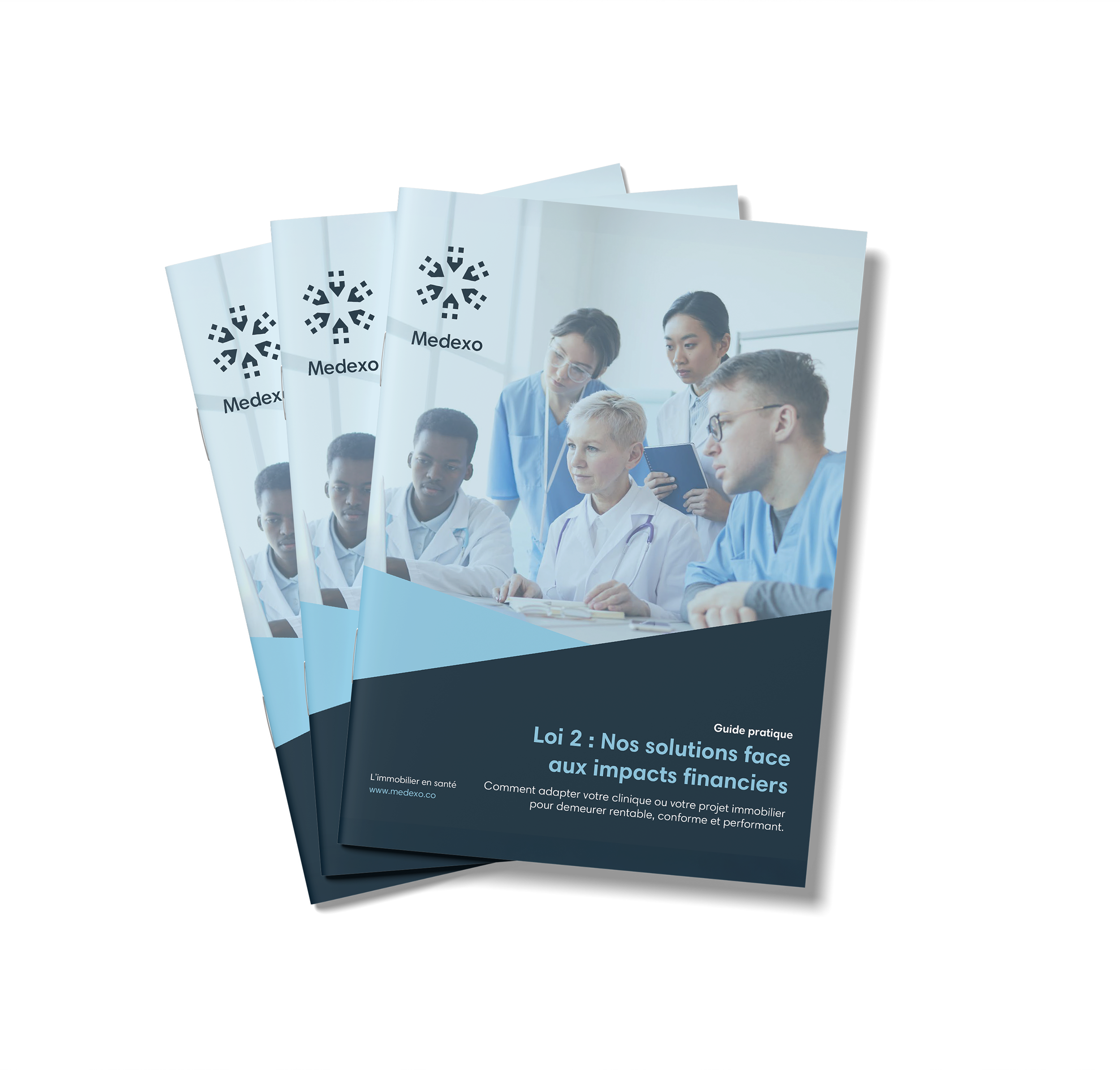 Dépliants publicitaires Medexo sur les solutions financières pour le secteur de la santé, présentant une équipe de médecins et de professionnels de la santé lors d'une réunion.