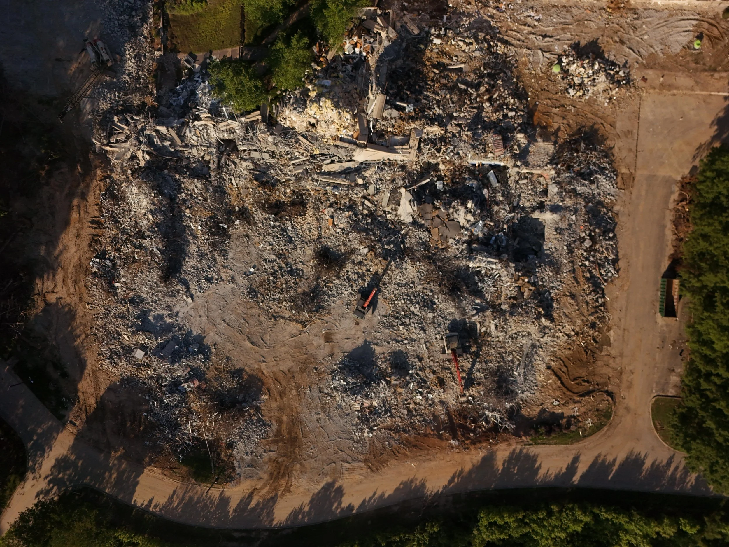 EARTHWORK & DEMOLITION