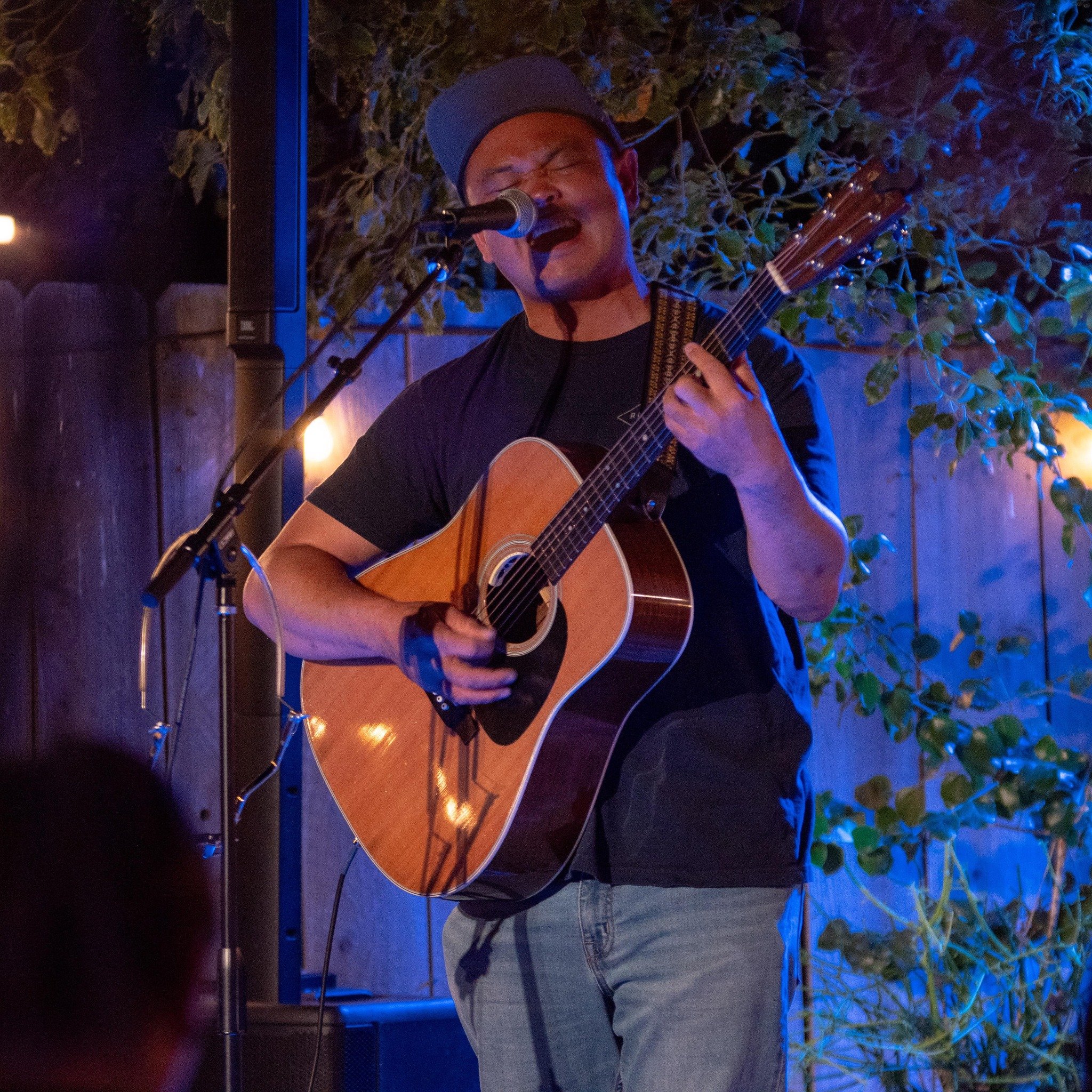 Live Music by Kris Simeon