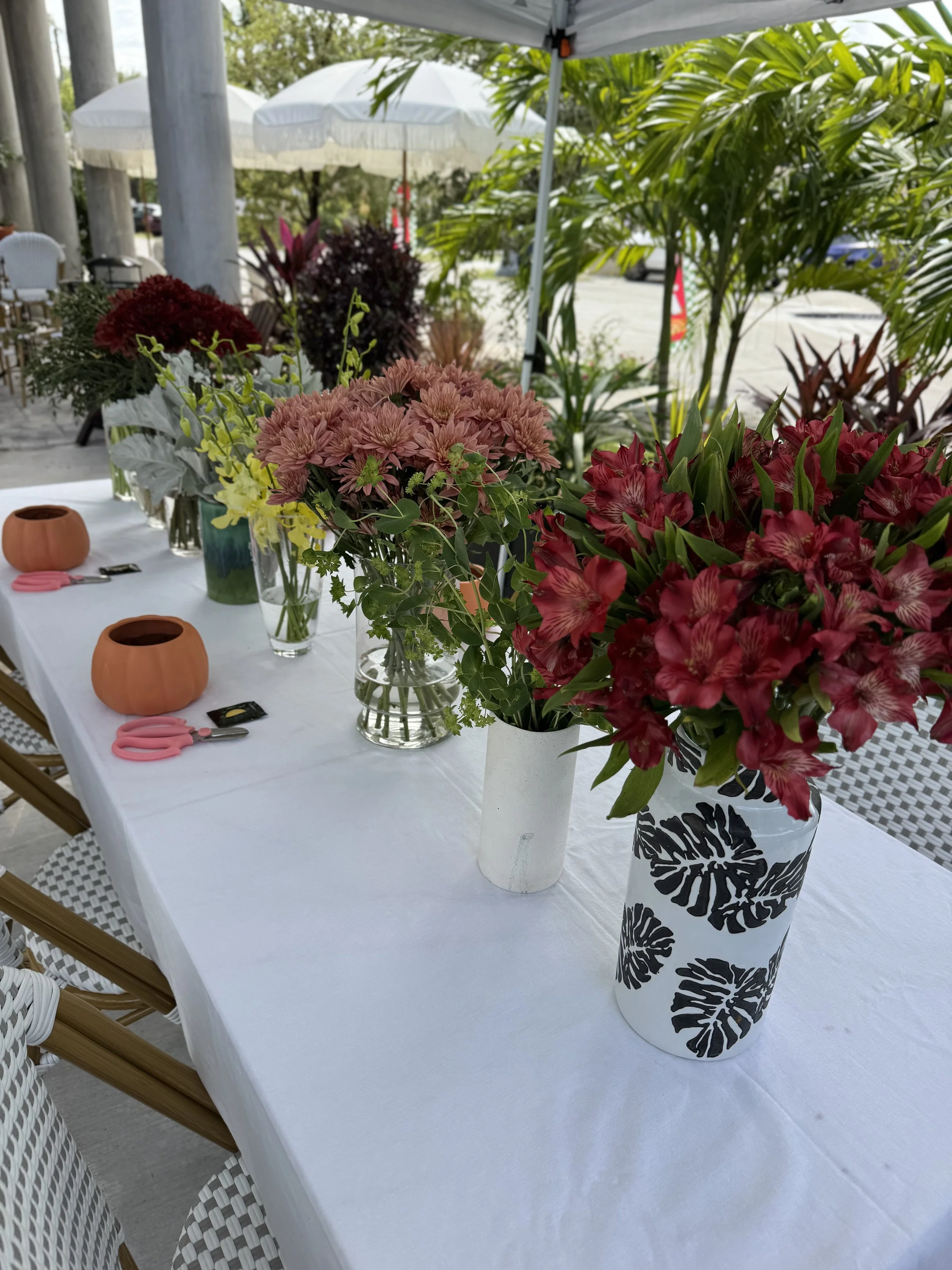  A quiet moment before the workshop began. Flowers always set the tone. 