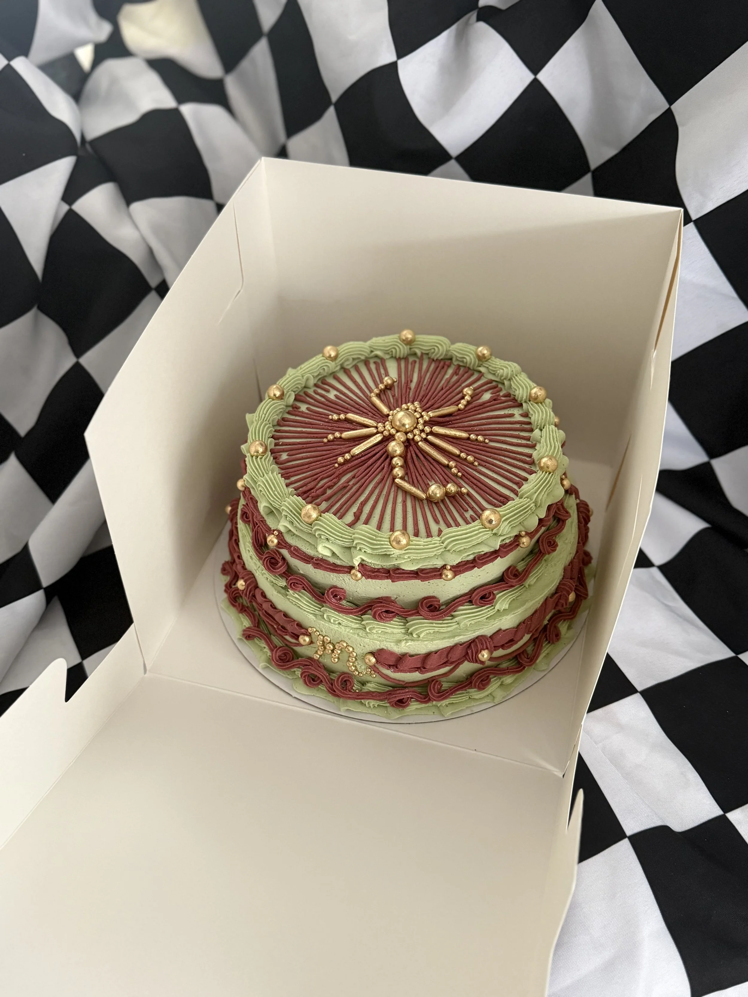 Round or Heart Shaped Star Sign Cake (3 sizes Available)