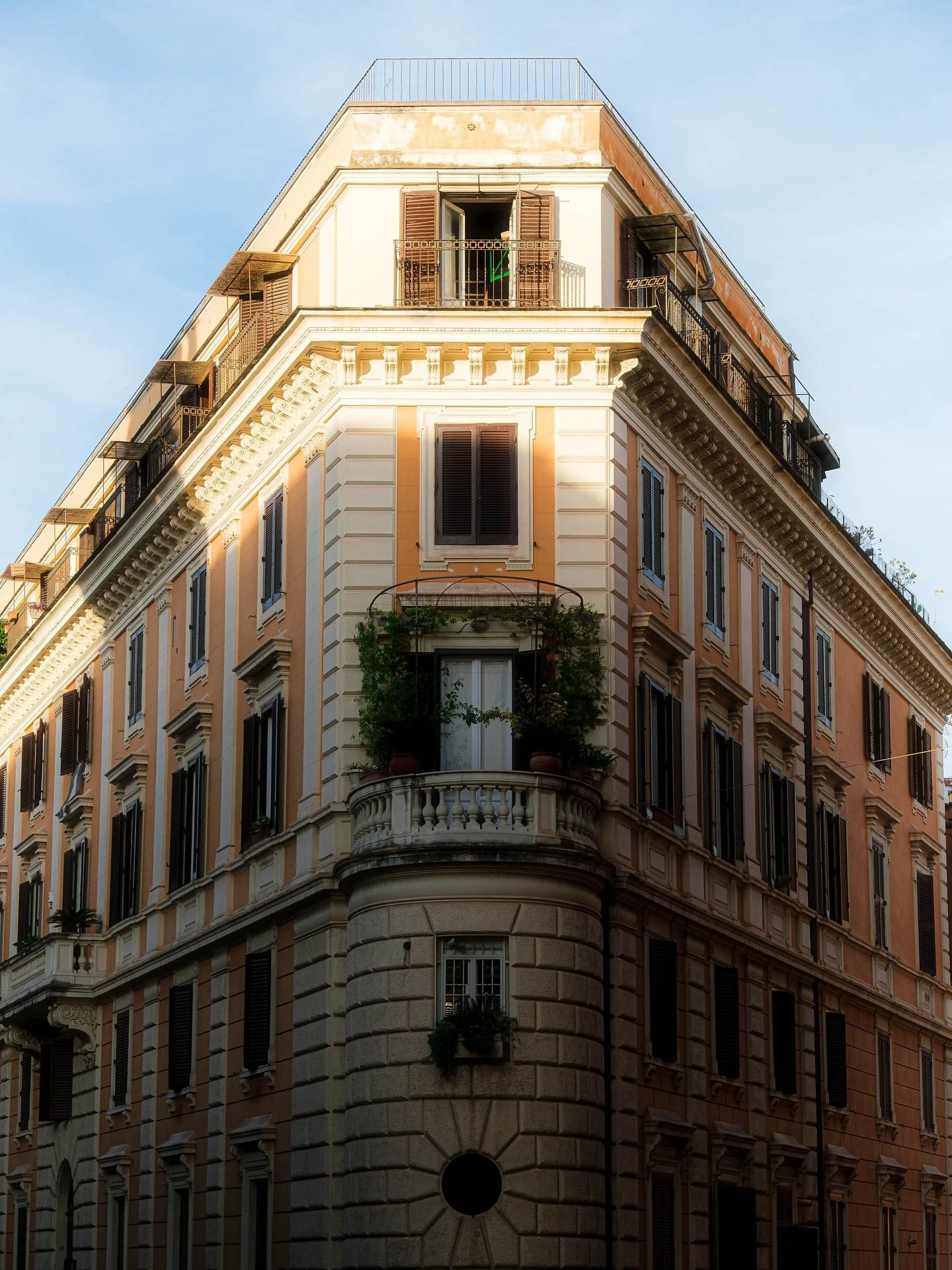 - ROME -

1, 2 or 3? 

There is an incredible beauty in travel. Spending time in a different country looking at different landscapes and architecture is just astonishing! 

There aren&rsquo;t many of these corner buildings in QLD and it&rsquo;s so cr
