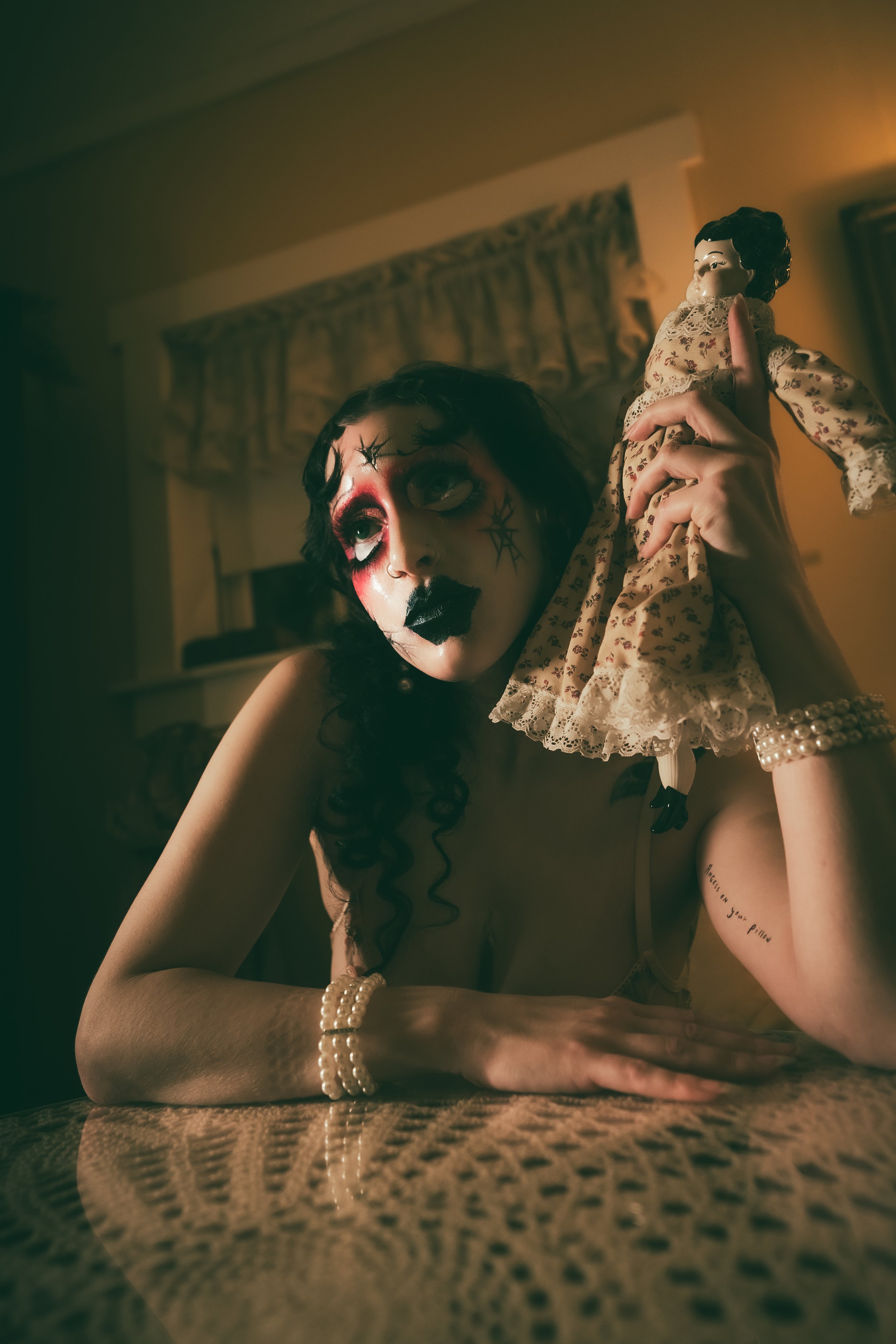 Photographer: Vallerina Photos
— Model: Rose City Monster