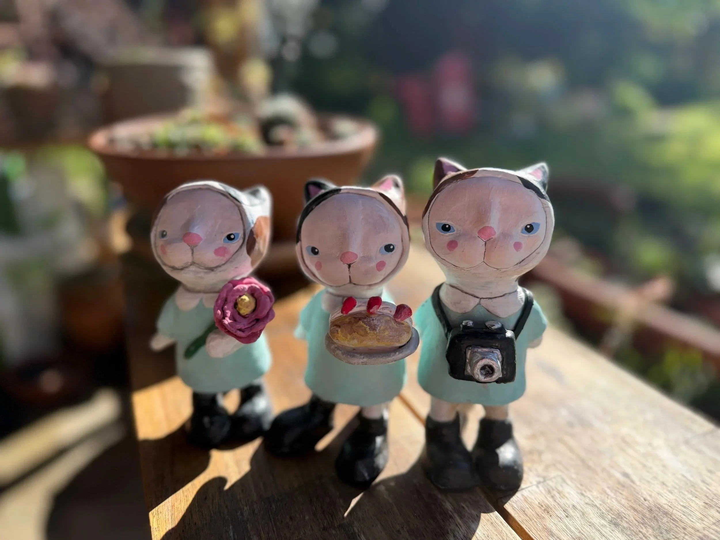 3 clay cat figurines from NEKO TO GATO