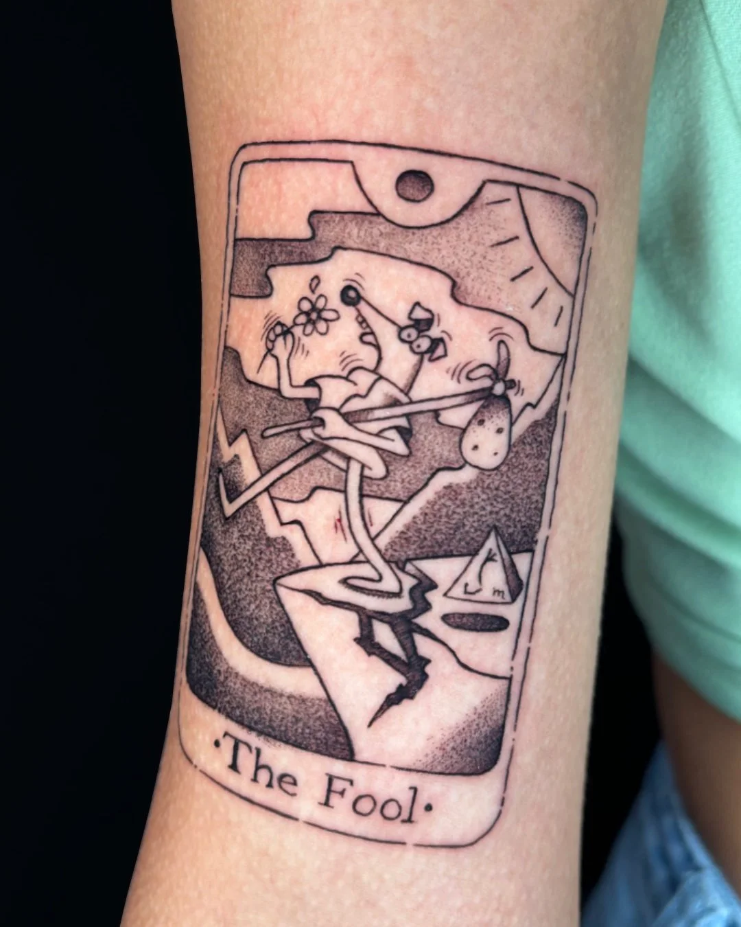 The Fool tarot card tattoo created in West Palm Beach, Florida. This blackwork tattoo is inspired by The Fool, one of the most iconic cards in the tarot, symbolizing new beginnings, freedom, intuition, and the courage to take a leap of faith. Execute