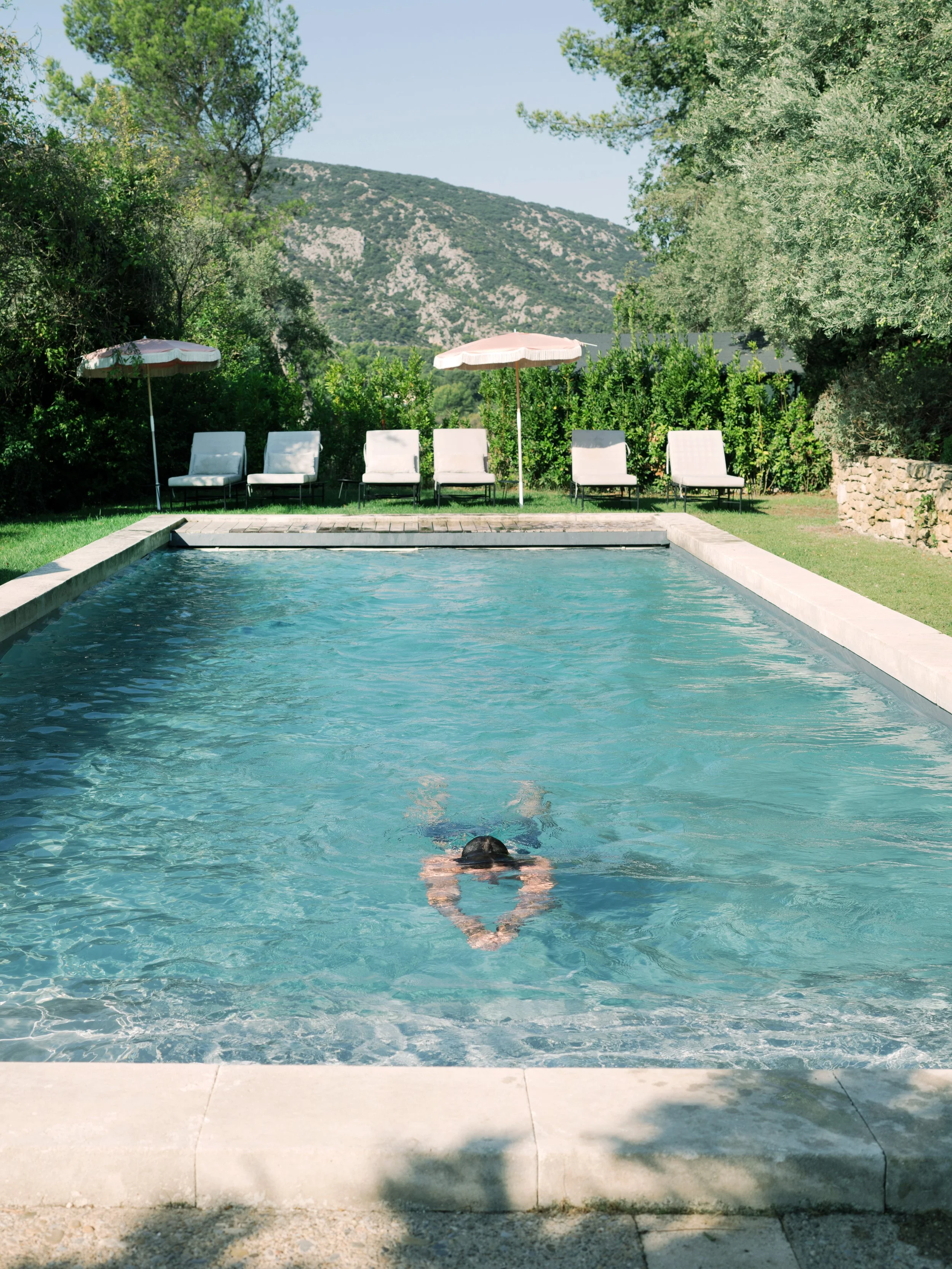 sophieeptonphotographylindsaywheelerretreatyogapool-108 (1).jpg