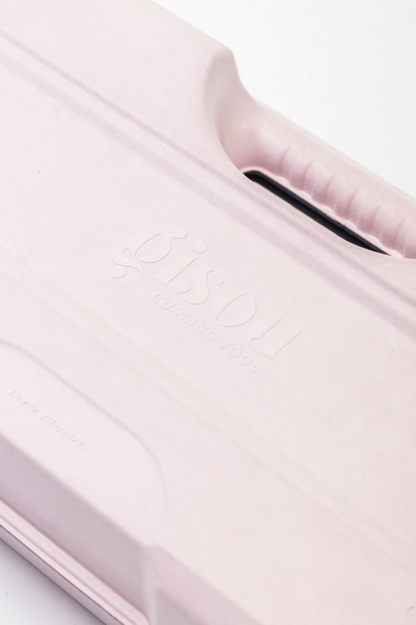 Handle detail with Gisou logo visible.jpg