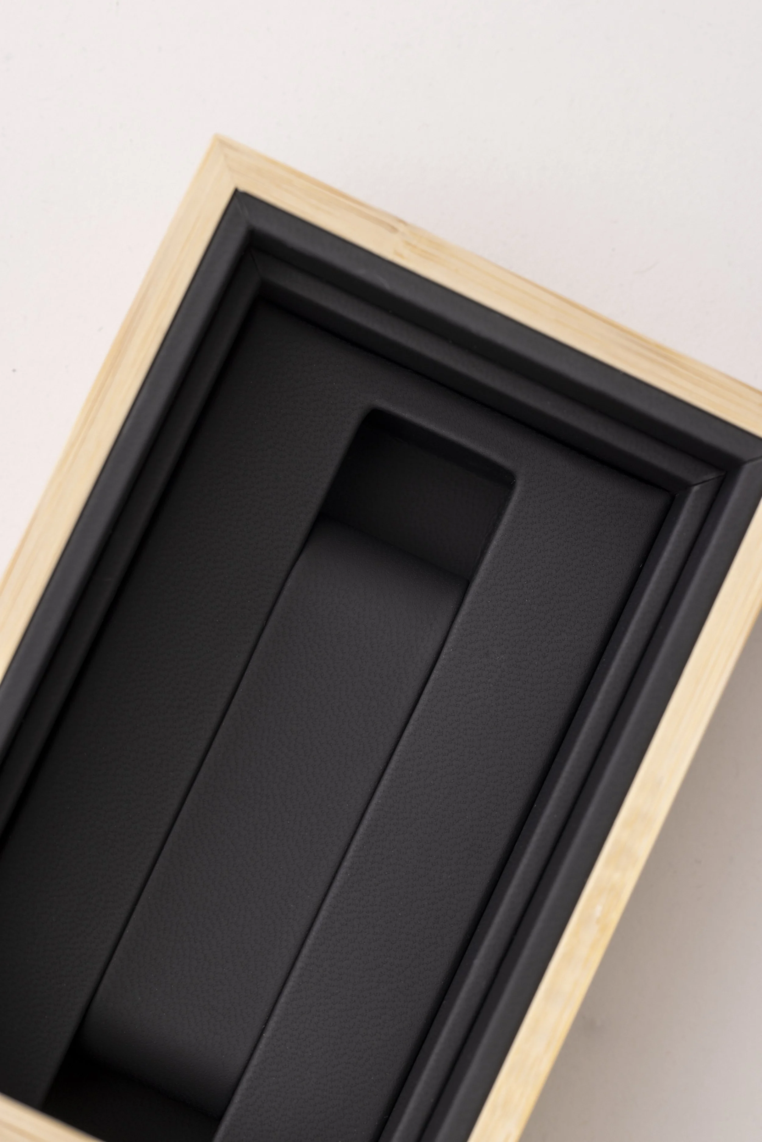 Christopher Ward watch travel case – leather and suede finish