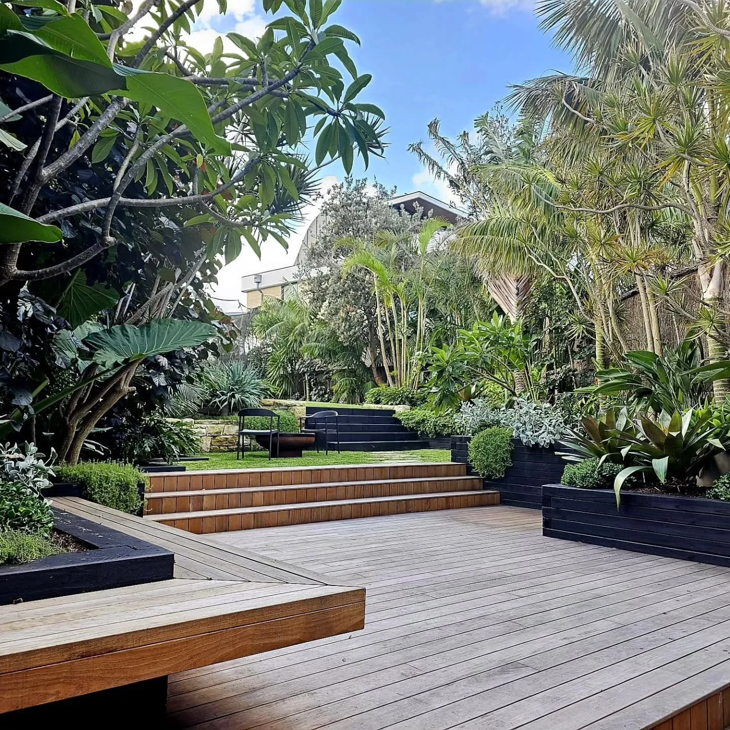 Bronte Wave House back garden with @touchstoneconstructiongroup1 and @walterbarda 
#landscapedesign #landscaping #garden #timberdeck #deck #decking