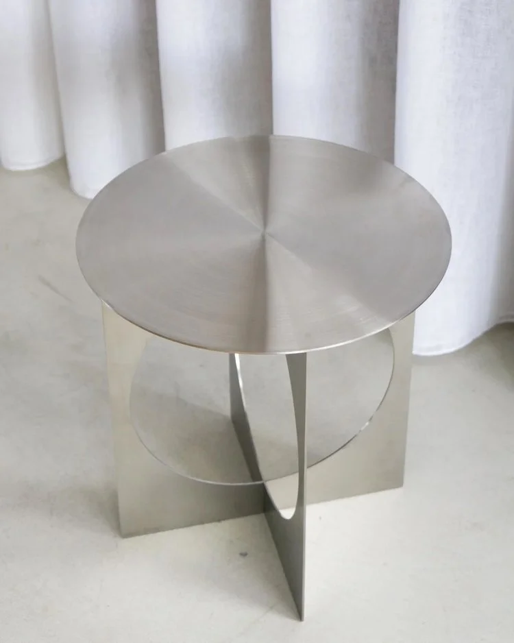 Metal sidetable