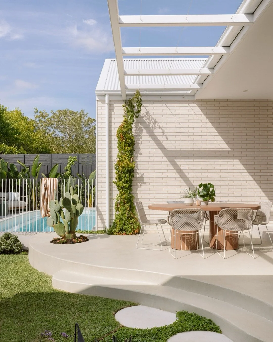 Concrete Look Outdoor Flooring: Achieving a Modern Finish Without Cracking or Joints