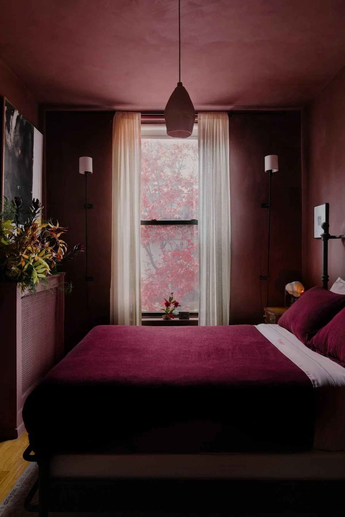 burgundy colour drenched room