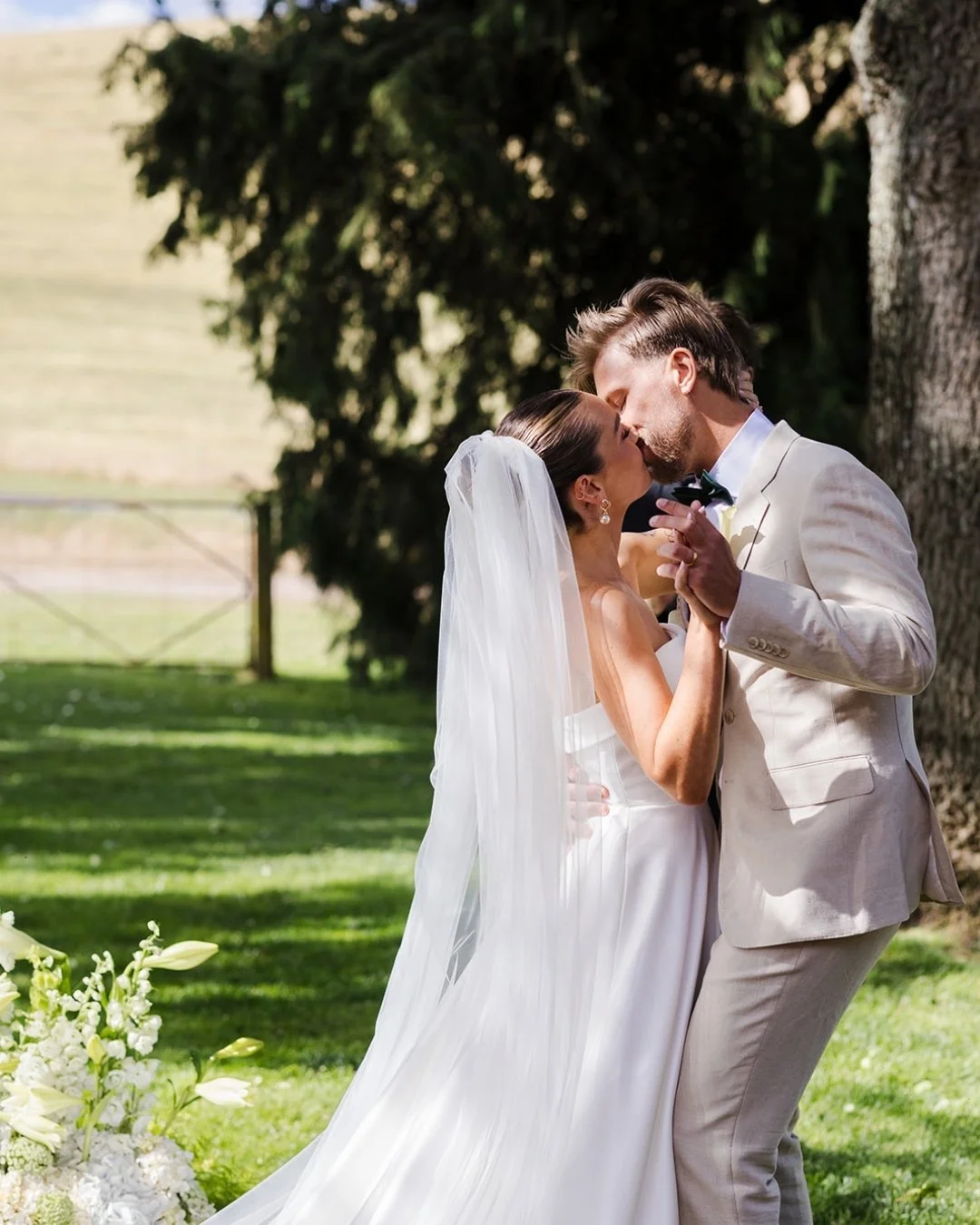 Framing the magical moments you carry with you for a lifetime 

Venue @scrubb.hill
Photography &amp; videography @jw.photo.video
Florals &amp; Styling @houseoflulu__