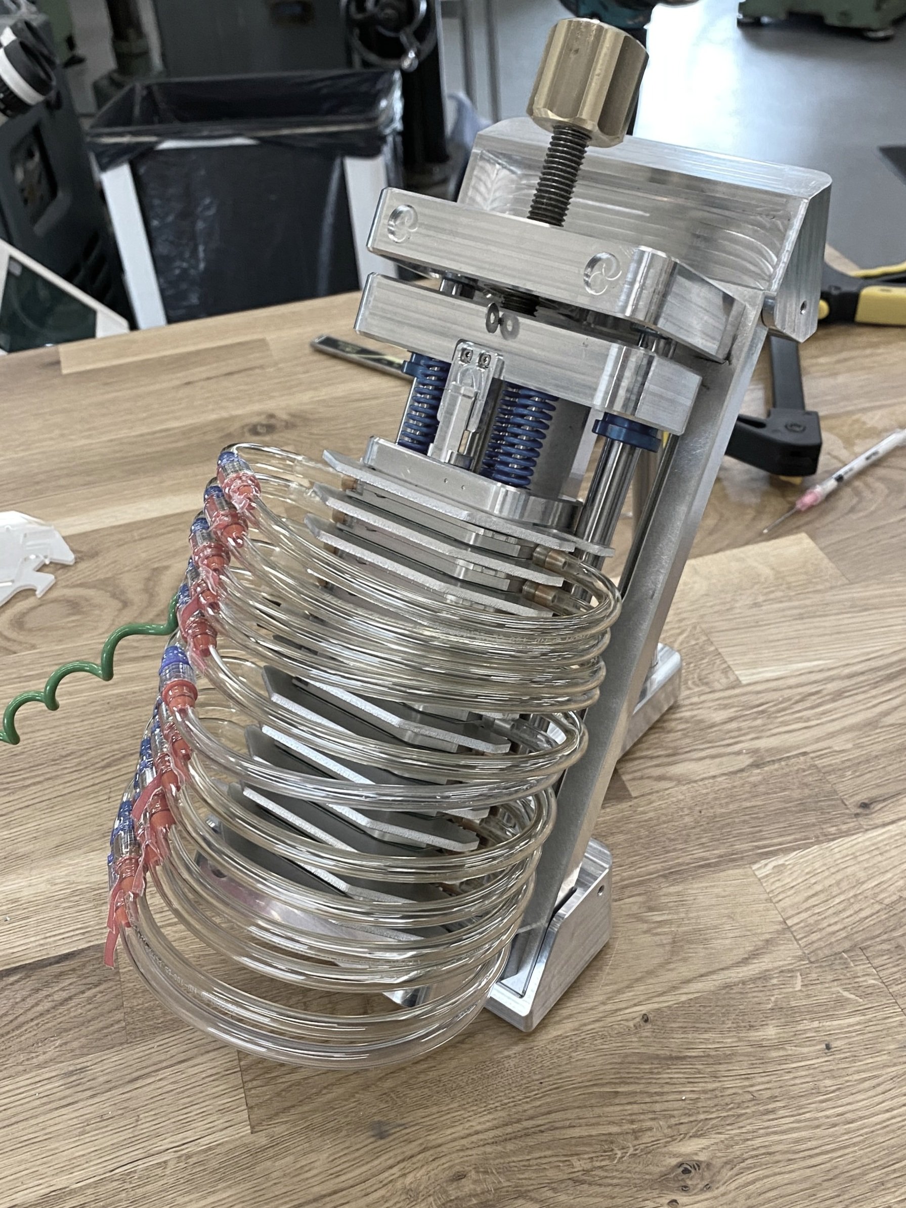 A laboratory apparatus with multiple glass infrared reflection plates arranged on a metal stand.