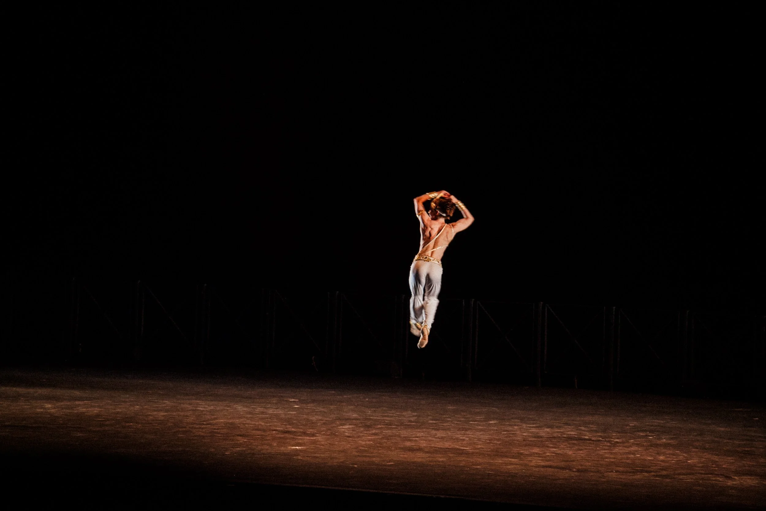 dance-performance-stage-photography-gioulimoutsatsou.jpg