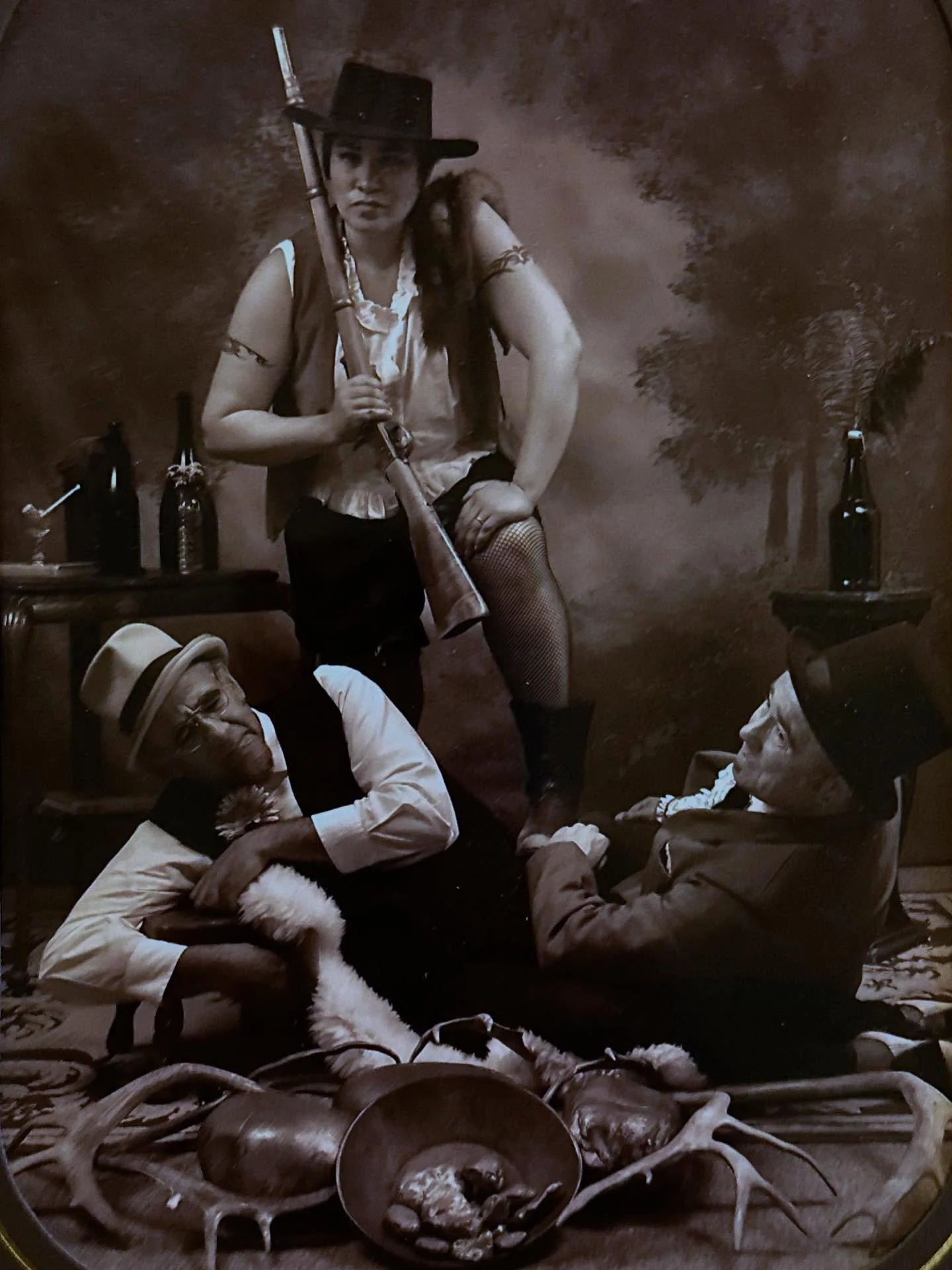 Digging around in the old picture box, found this one: Dawson City Music Fest 2010. Guess who has always been the boss in this trio? 🤘 #yukonterritory #dawsoncity #girlpower #indigenousartist