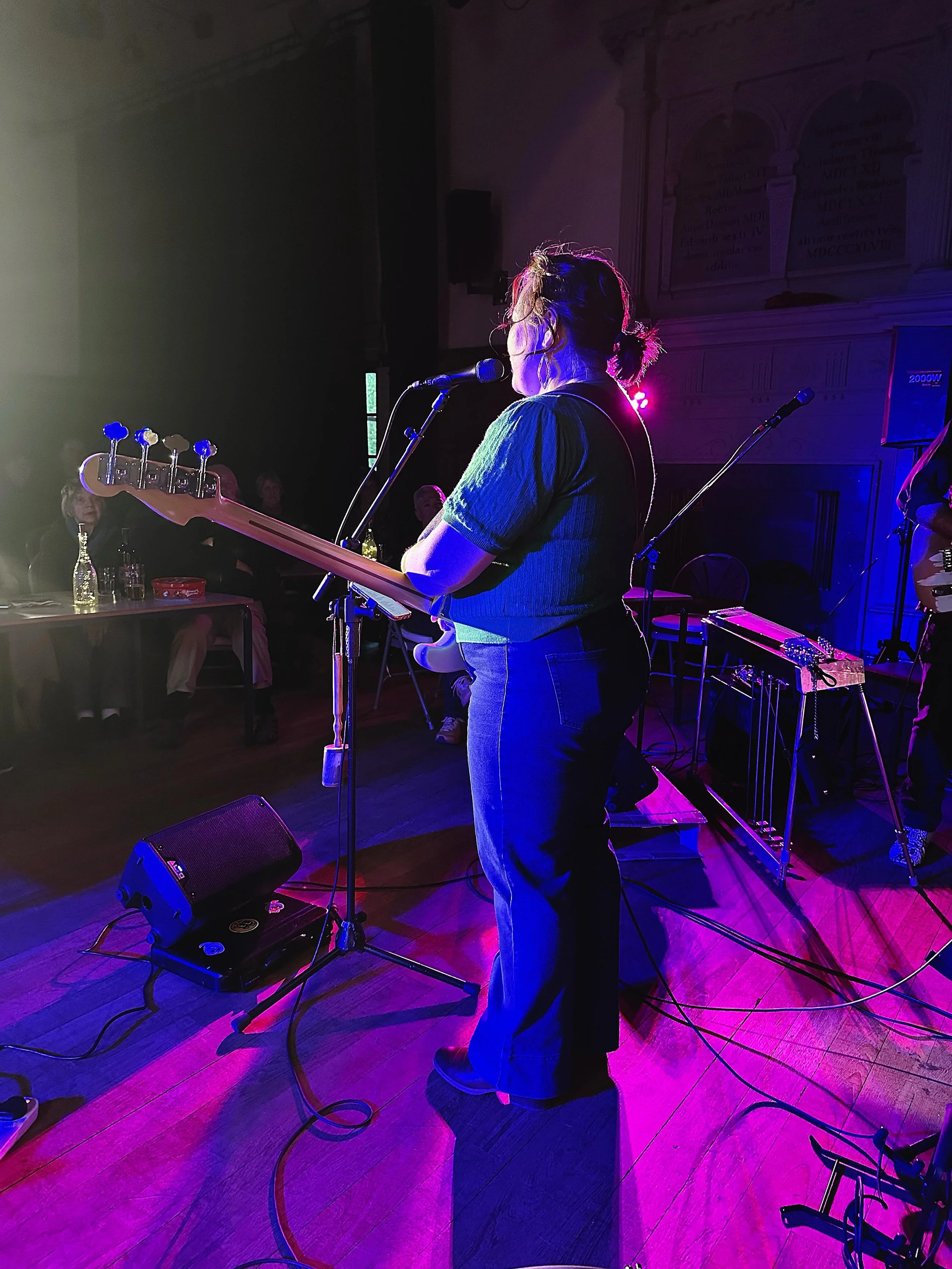 Good times in the UK 🇬🇧 ❤️✌️#touringmusician #livemusicrocks #supportlocal #uktravel