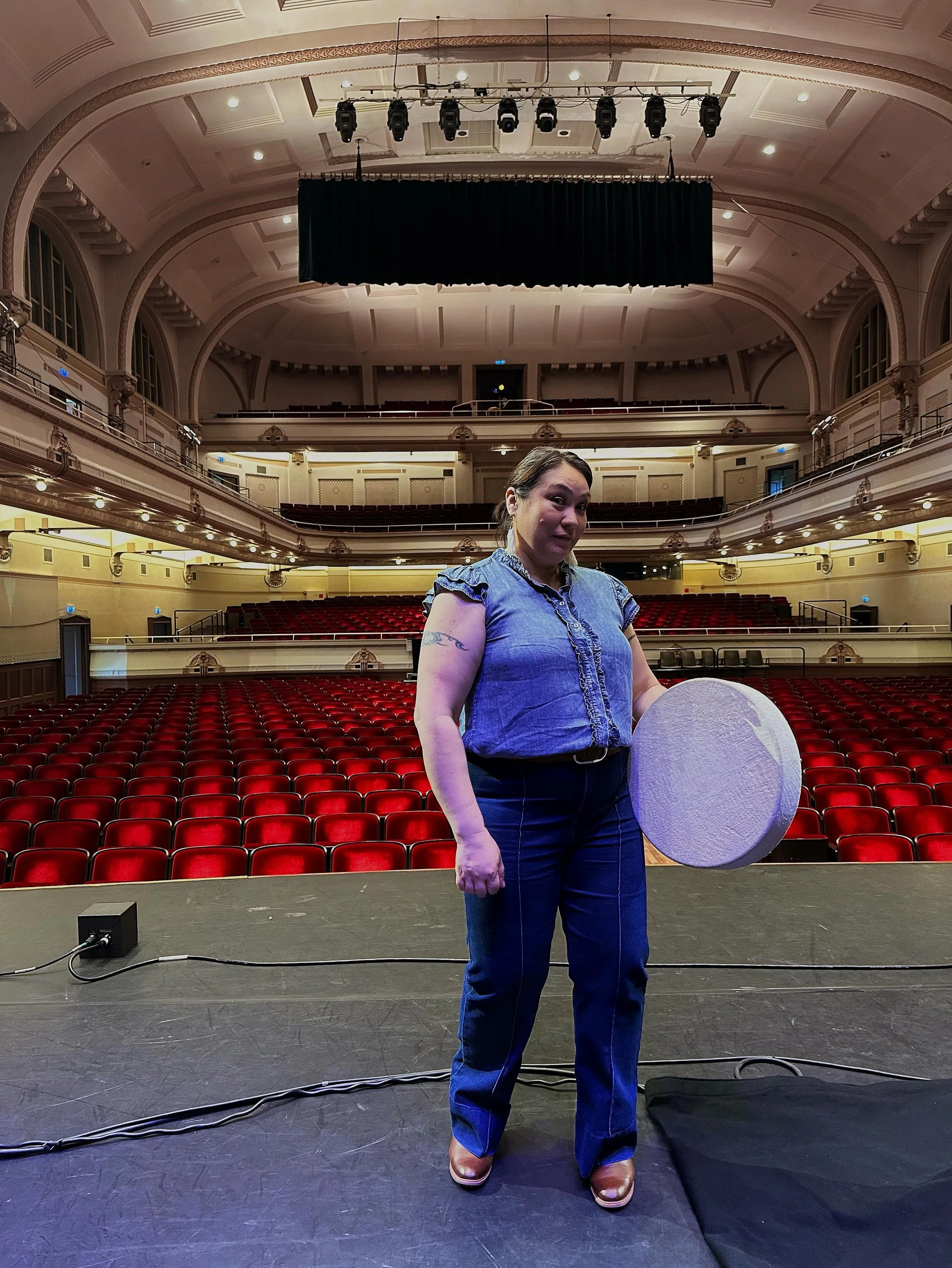 Last show of the tour tonight in this beautiful theatre in Nijmegen @musicmeeting Netherlands 🇳🇱 ❤️ #touringmusician #yukon