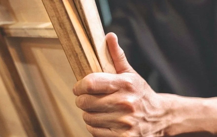 Das Paco-Prinzip: Warum eine Schattenfuge deine Einstellung zu Holzrahmen verändern wird