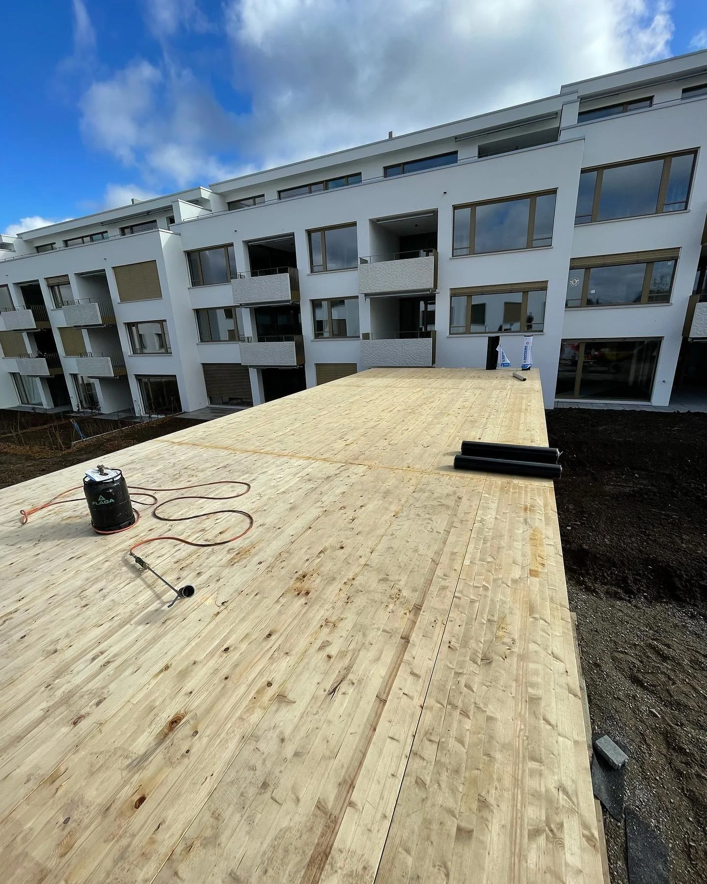 #abdichtung#fl&uuml;ssigkunststoff#soprema#baustelle#holz#abdichtungsarbeiten#flachdach#bitumin&ouml;s#nyffelerabdichtungen