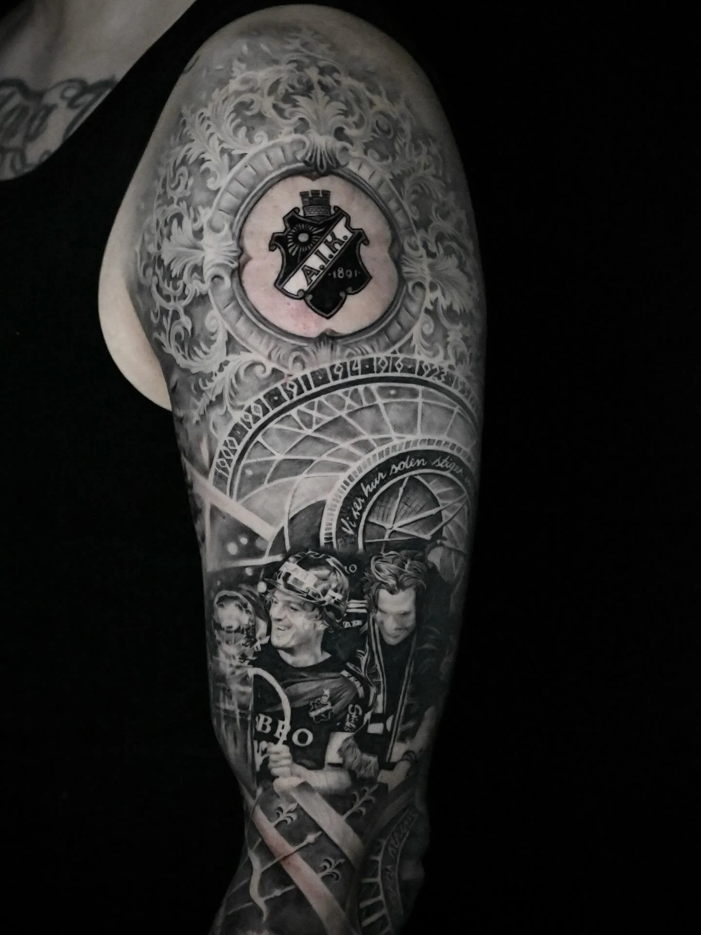 Har 1 till sittning p&aring; denna, blir en video &ouml;ver hela armen d&aring;. Idag satte vi dit kronan p&aring; verket⚫️🟡

#aik