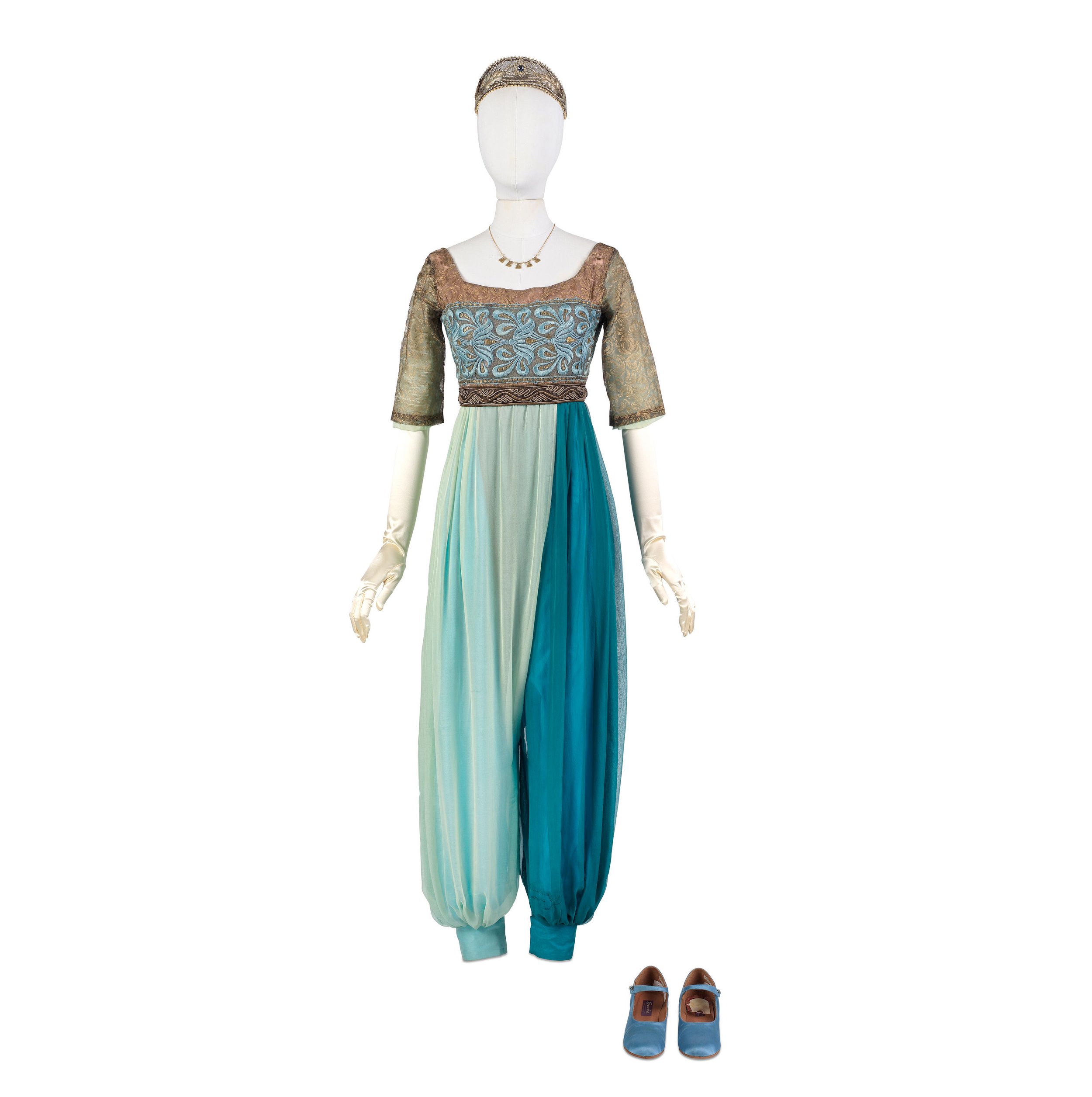 Jessica Brown Findlay (as Lady Sybil): The 'Harem' pants