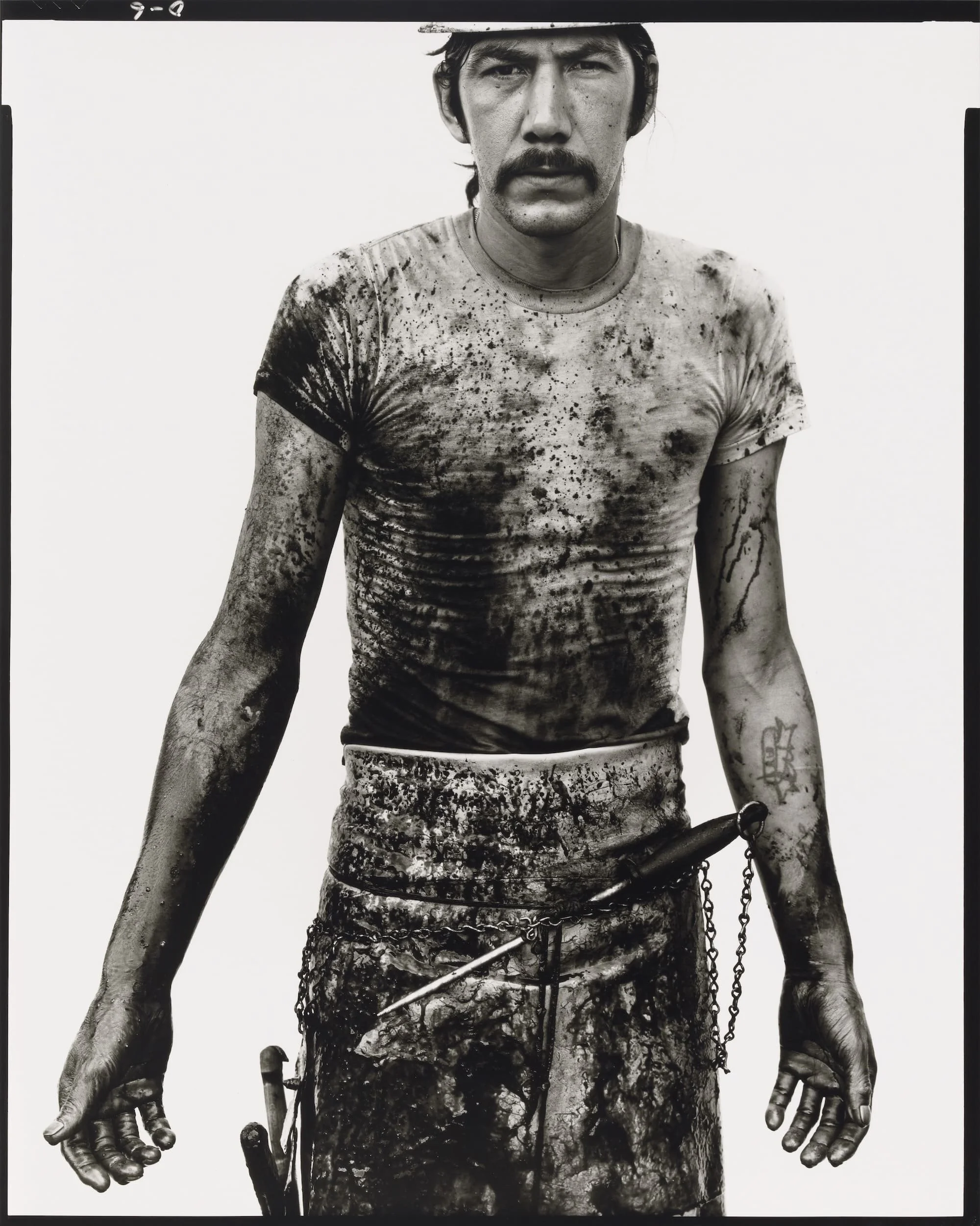 richard-avedon-blue-cloud-wright-slaughterhouse-worker-1979-blind-magazine-fr-blind-magazine-en.jpg