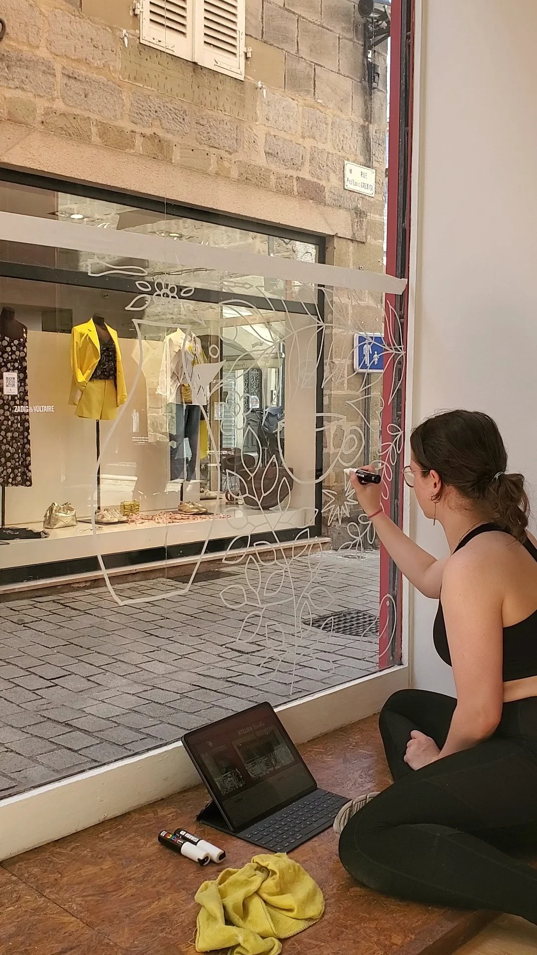 Marie Guillemot - Vitrine atelier Biscotto.jpg