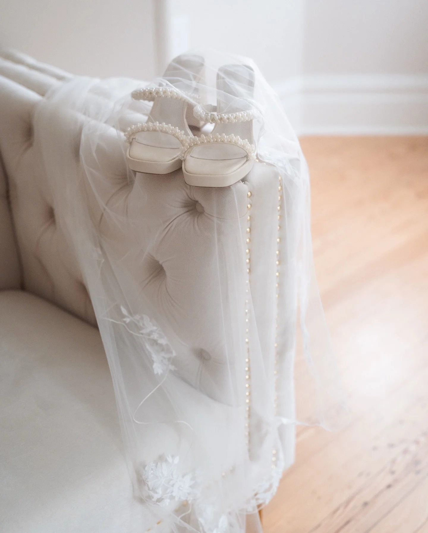 Dreamy images that will live rent free in my head from yesterday&rsquo;s wedding at the Carolina Manor House in Franklinton, NC 🤍 Congratulations to the Morrises!

@carolinamanorhouse
@nicole_southernoakevents 
@gardenofedennc 
@agbproductions 
.
.
