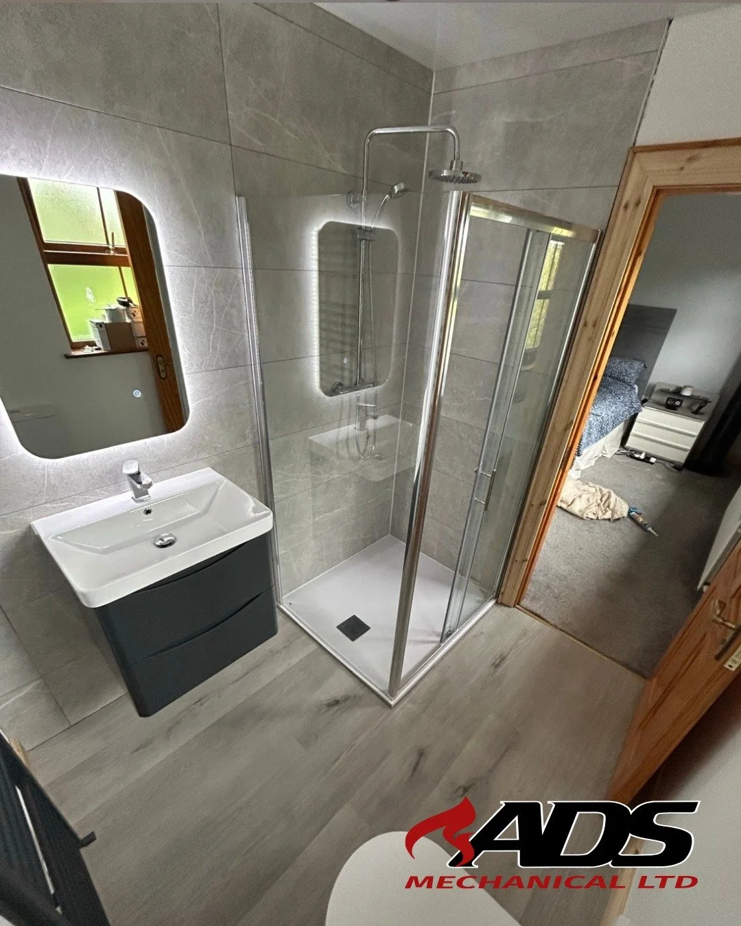 ✨ Bathroom Transformation Alert! ✨

Check out this stunning before &amp; after from our latest bathroom refurbishment! 🛁🔨

From outdated and tired&hellip;
➡️ &hellip;to modern, sleek, and spa-like!

We love helping our customers bring their dream b
