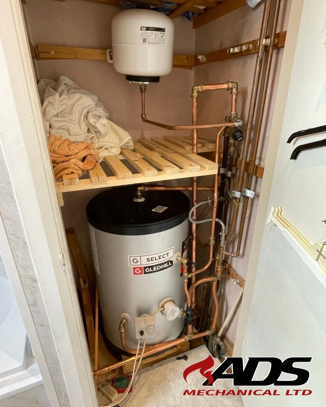 💧 Hot Water, Upgraded! 💧

We&rsquo;ve just fitted a brand-new hot water cylinder for a happy customer, ensuring reliable, efficient hot water all year round. 🚿✨

Why upgrade your cylinder?
✅ Consistent hot water for the whole household
✅ Improved 