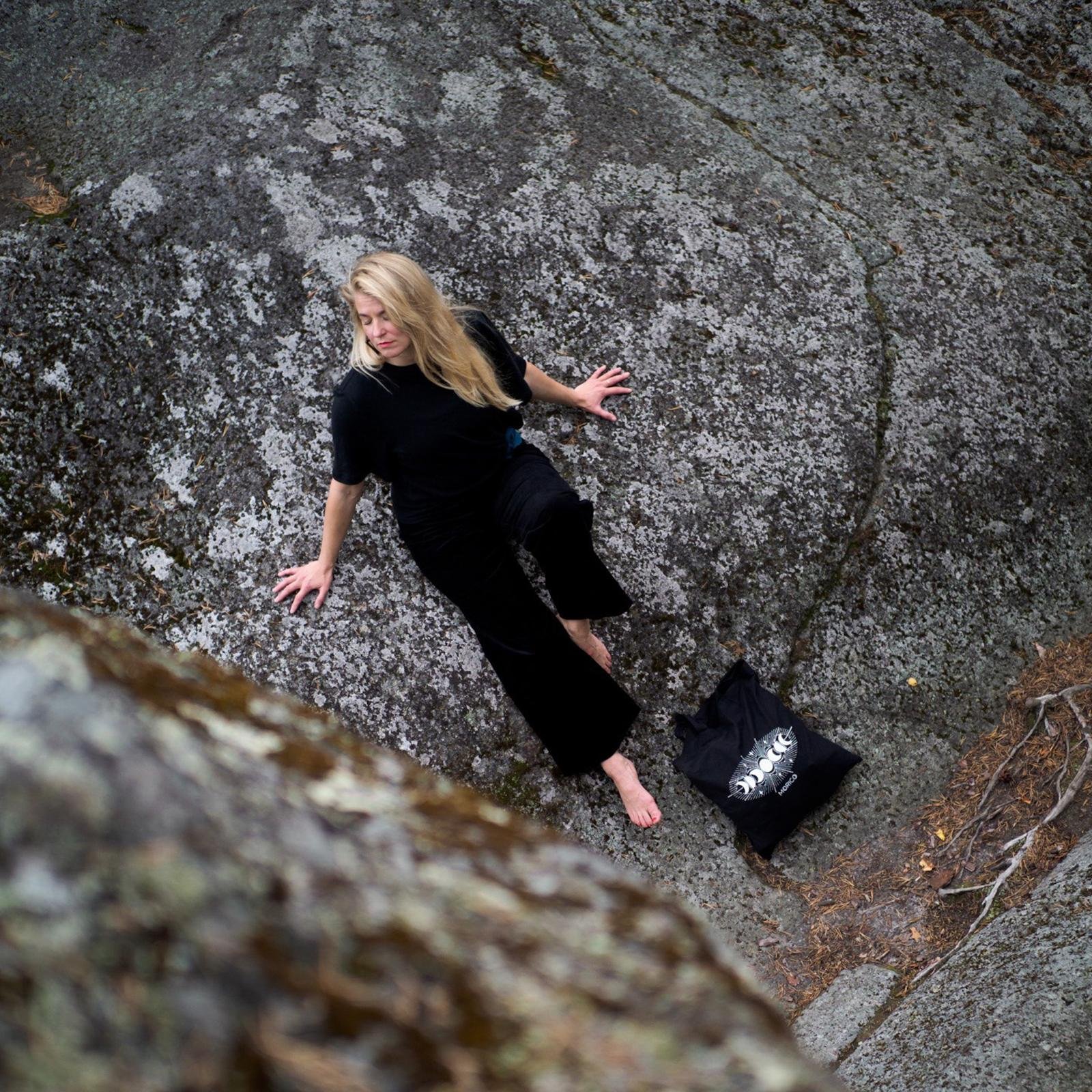 Työpaja: Lempeä pysähdys loppuvuoden pimeydessä / Milja Horneman