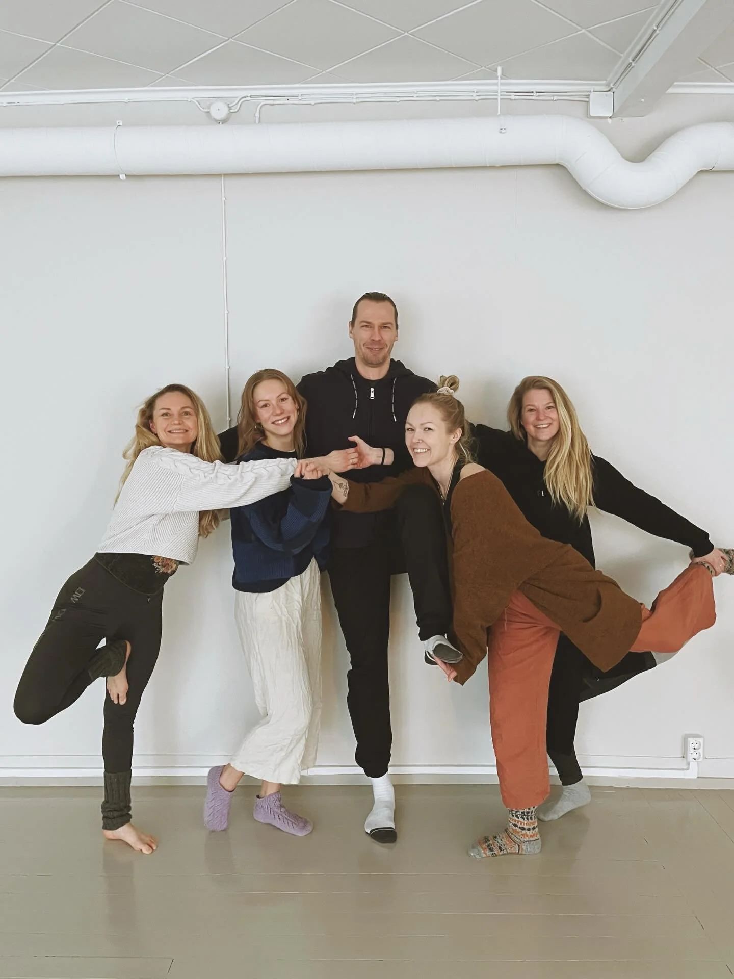 Uusi vuosi on k&auml;ynnistynyt ihanasti - kiitos kun olette l&ouml;yt&auml;neet Tyyniin ✨

Syd&auml;ntalvi kutsuu k&auml;&auml;ntym&auml;&auml;n sis&auml;&auml;np&auml;in, tutkimaan luontaista rytmi&auml;si, hiljent&auml;m&auml;&auml;n. Otathan hetk