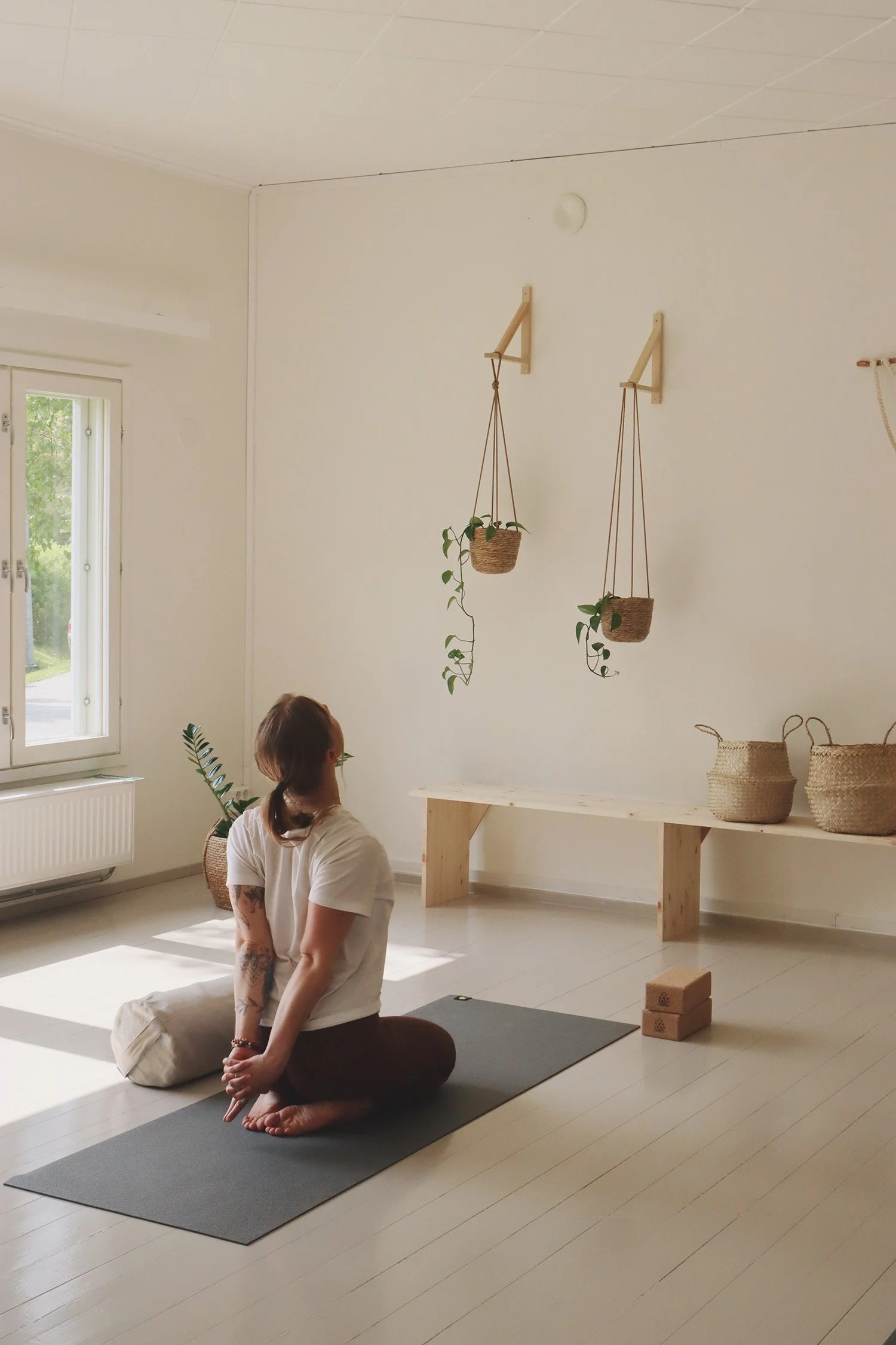 Pysähtyen tähän hetkeen – kiitos matkasta ja katse kohti tulevaa