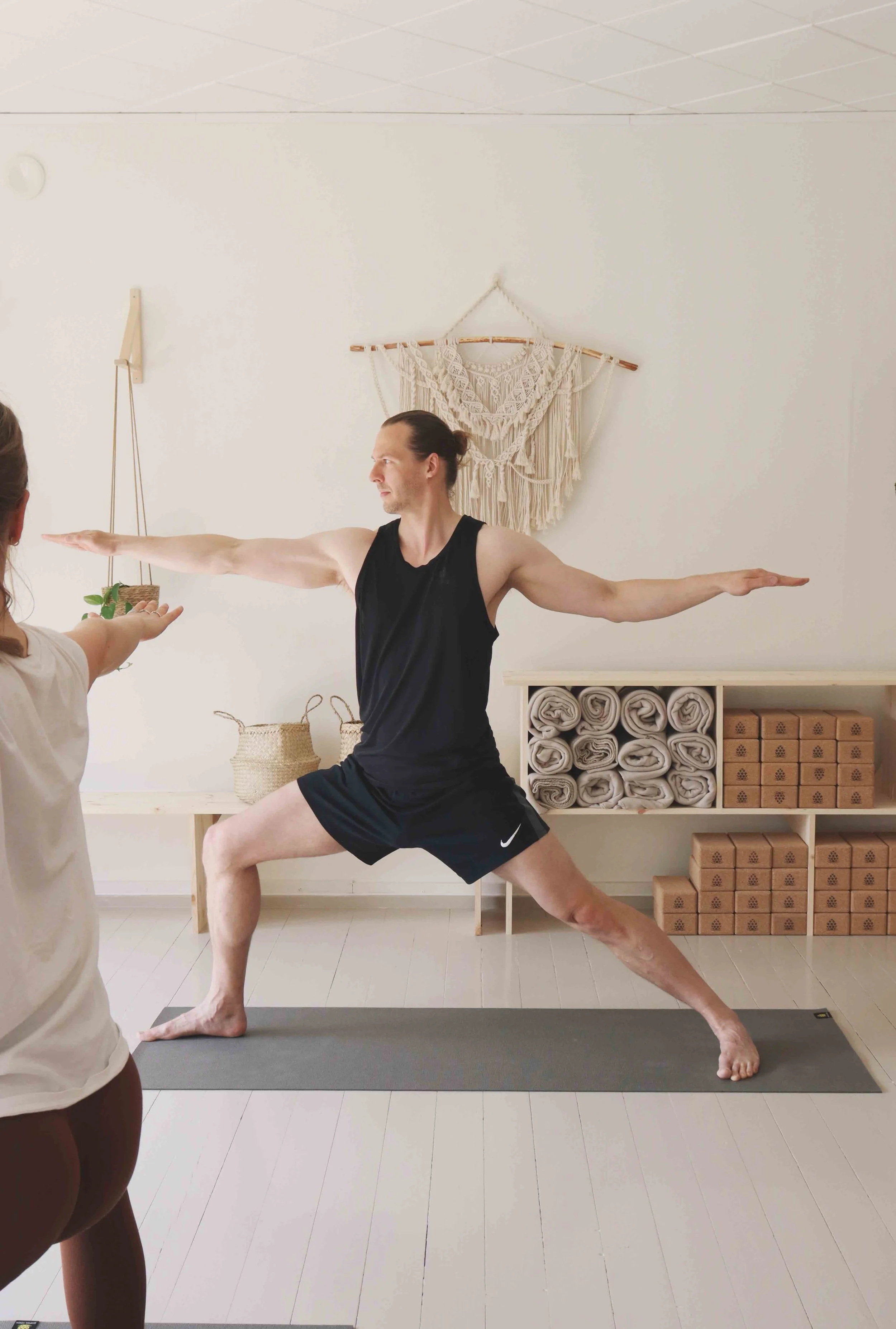 Syventävä joogaharjoitus - asana, pranayama & meditaatio