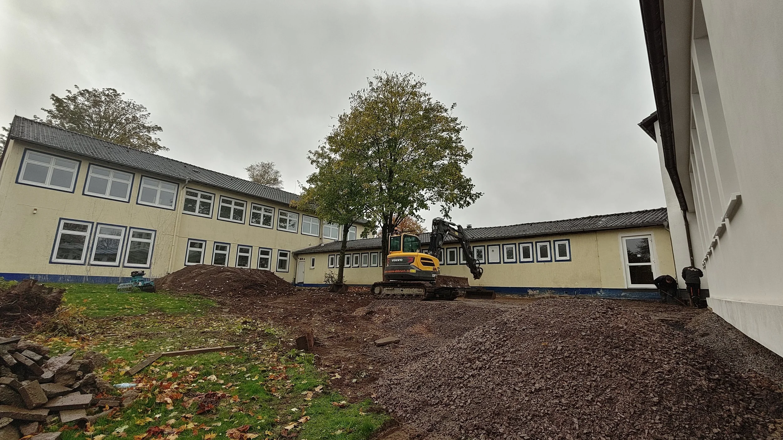Garten der Gemeinschaft: Unser Nachbarschaftstreff wächst nach draußen!