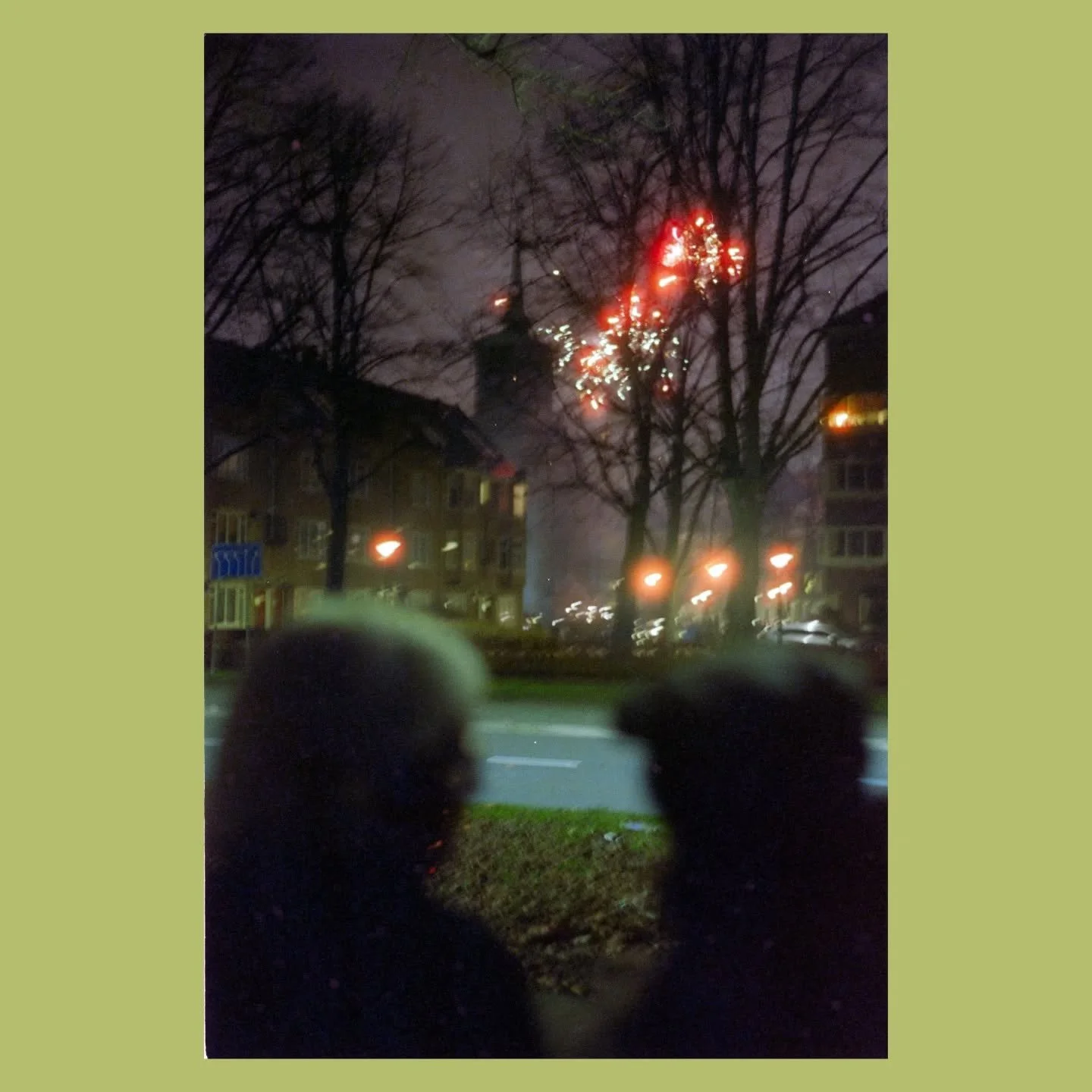 Onscherpe herinneringen aan 2025

Zit je er niet bij? Dan heb ik alleen maar scherpe fotos van je gemaakt.