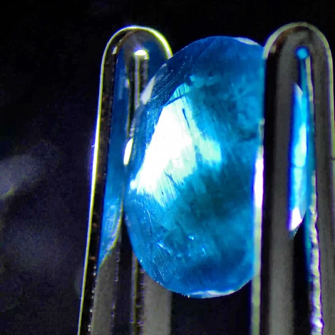 Apatite. A deceitful gemstone. Perfect blue. #apatite #hobbylab #gemologist #gemology #hobby #gemidentification #gem #gemstones #gems #gemstone #cutgems #facetedgems #gemstoneslovers #gemstonecarving