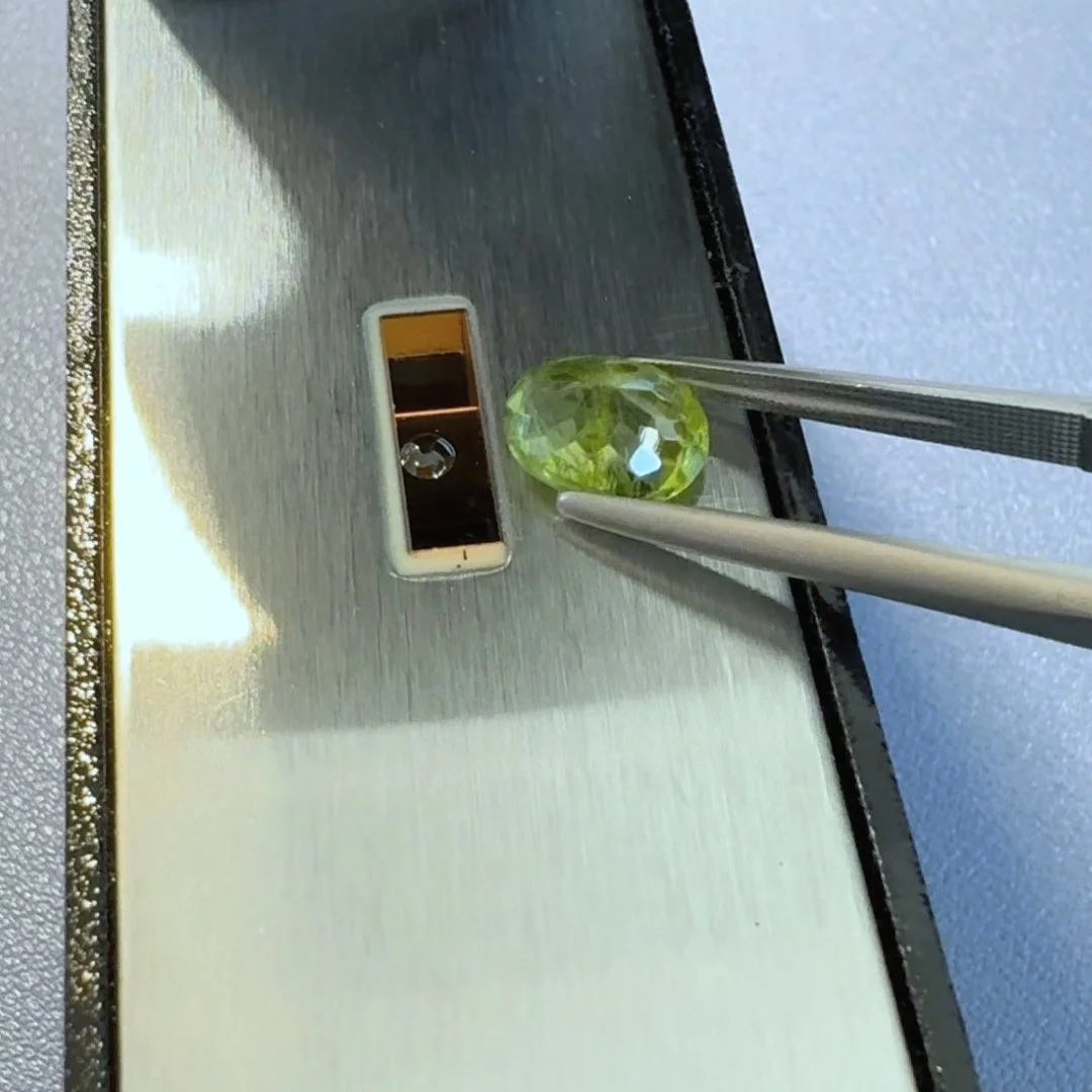 placing a gemstone in the refractometer to measure its refractive index, using refractive liquid