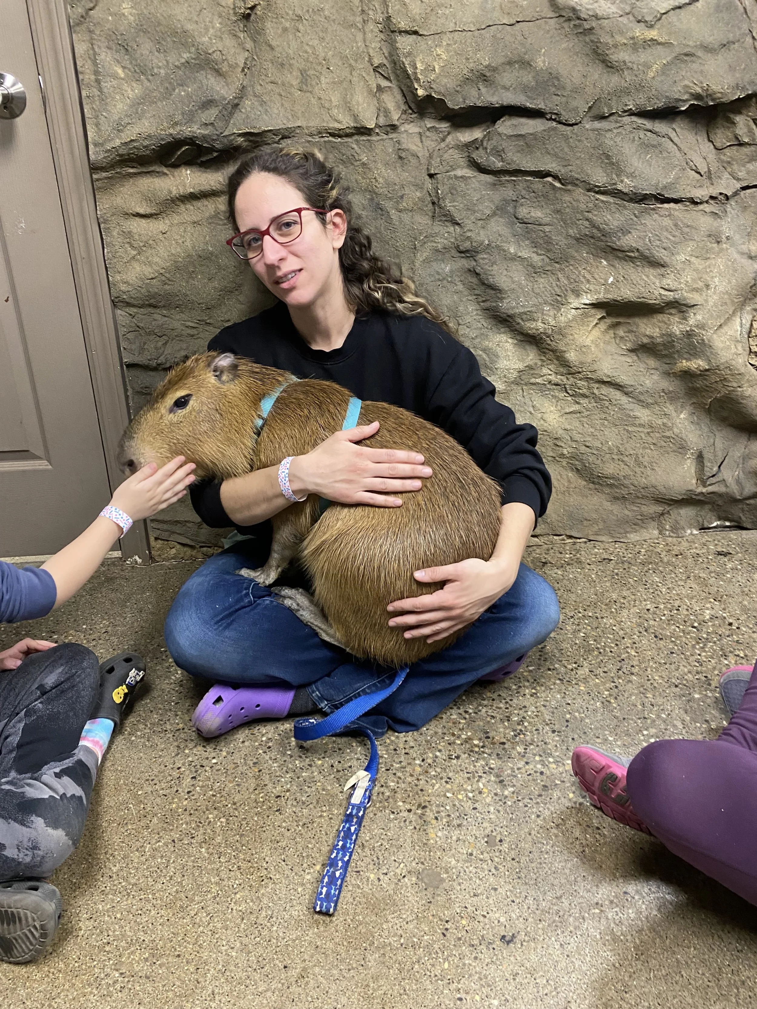 Francesca Tocco with capybara