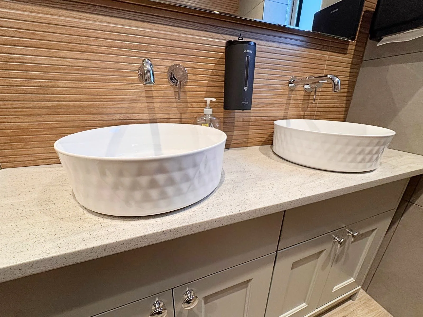 Stables Bath 1.jpg