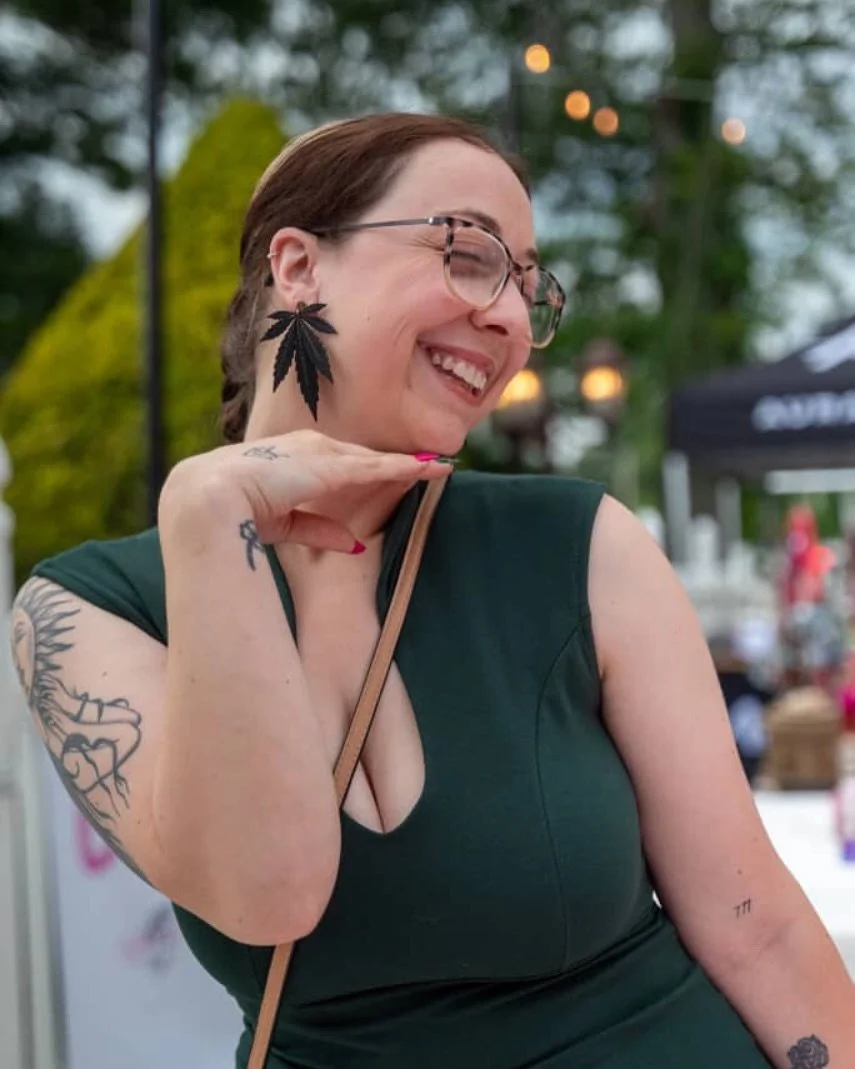 Another trip around the sun💫 
29 is soft power, deep joy, and divine alignment. Blooming with intention &amp; overflowing with gratitude 🧚🏼&zwj;♀️

Earrings by @high.on.plants 
Photo by @stacibluesphotography 
Event @coffeeandcannabisevents @terra