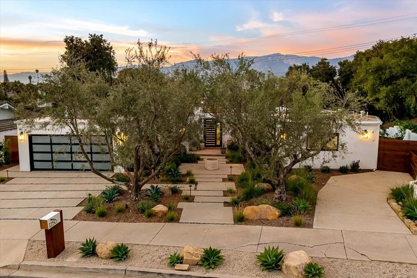 1250 Bel Air Dr, Santa Barbara, CA 93105
Listed by Kendrick Guehr DRE#: 01964065